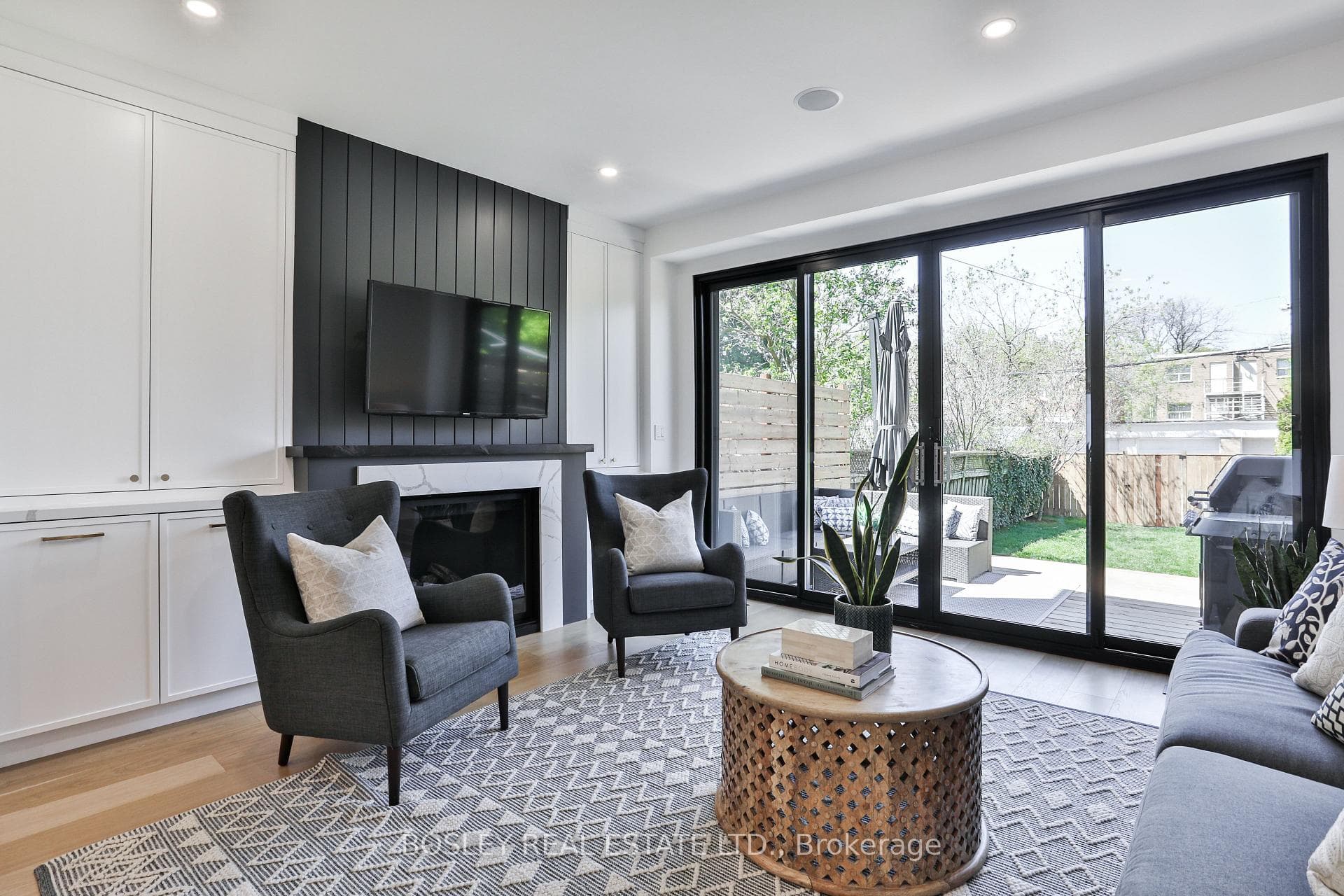 Gas fireplace