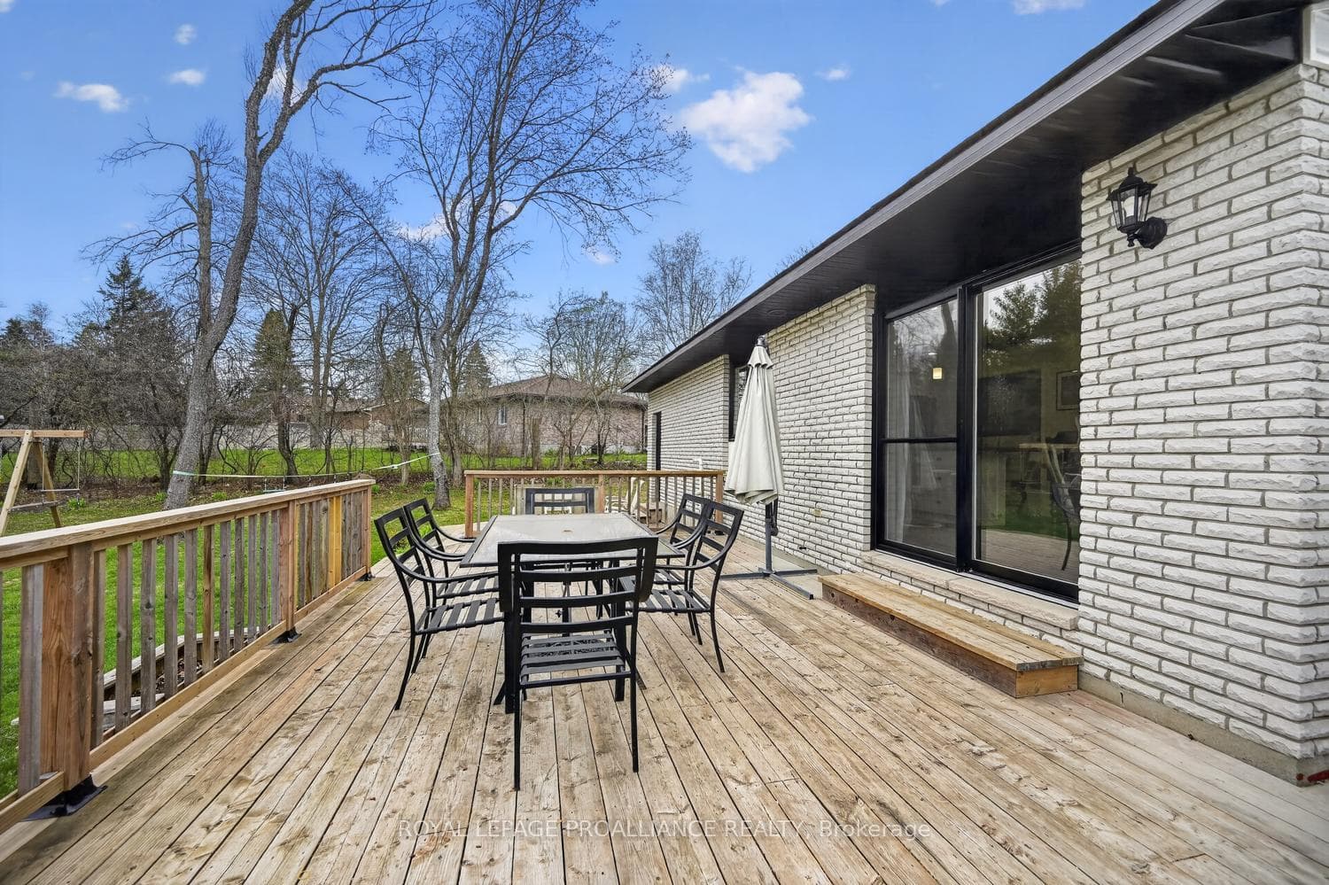 9 Willow Drive photo 32