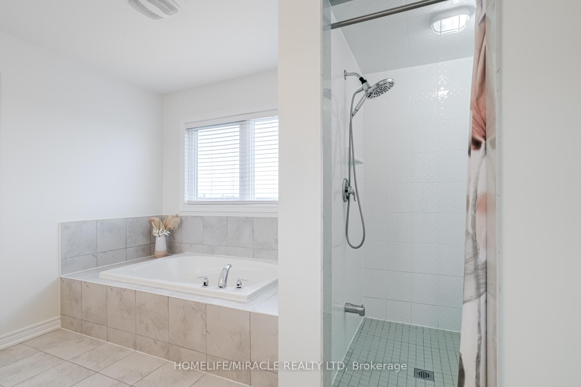 30 Atkinson Crescent photo 28
