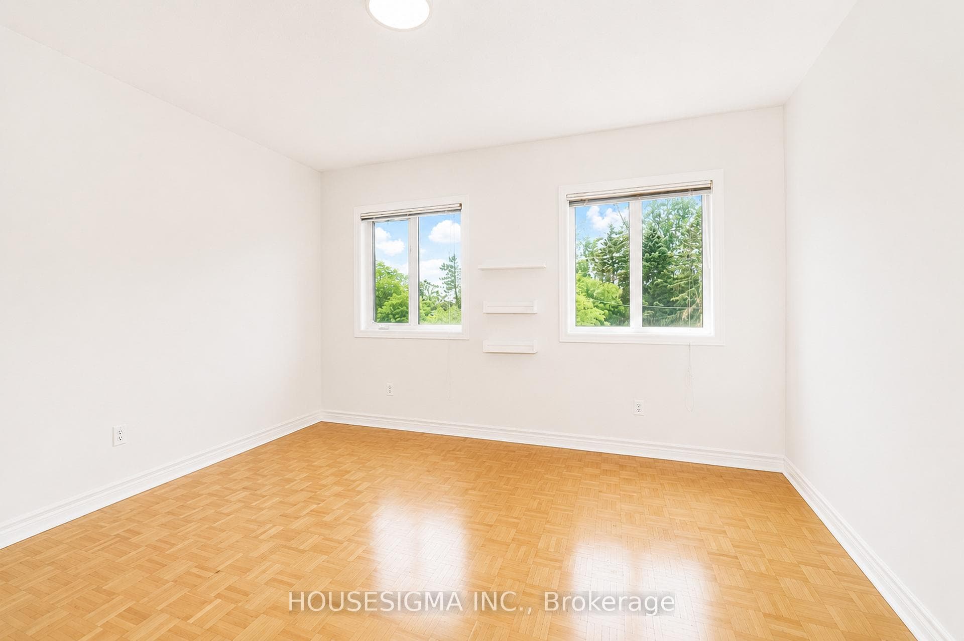 266 Royalpark Way photo 27