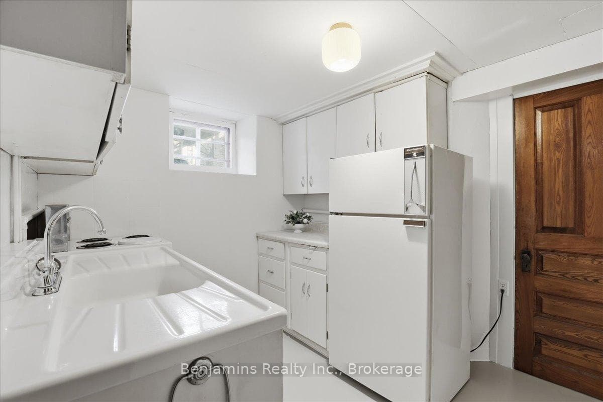 44 Dupont Street photo 21