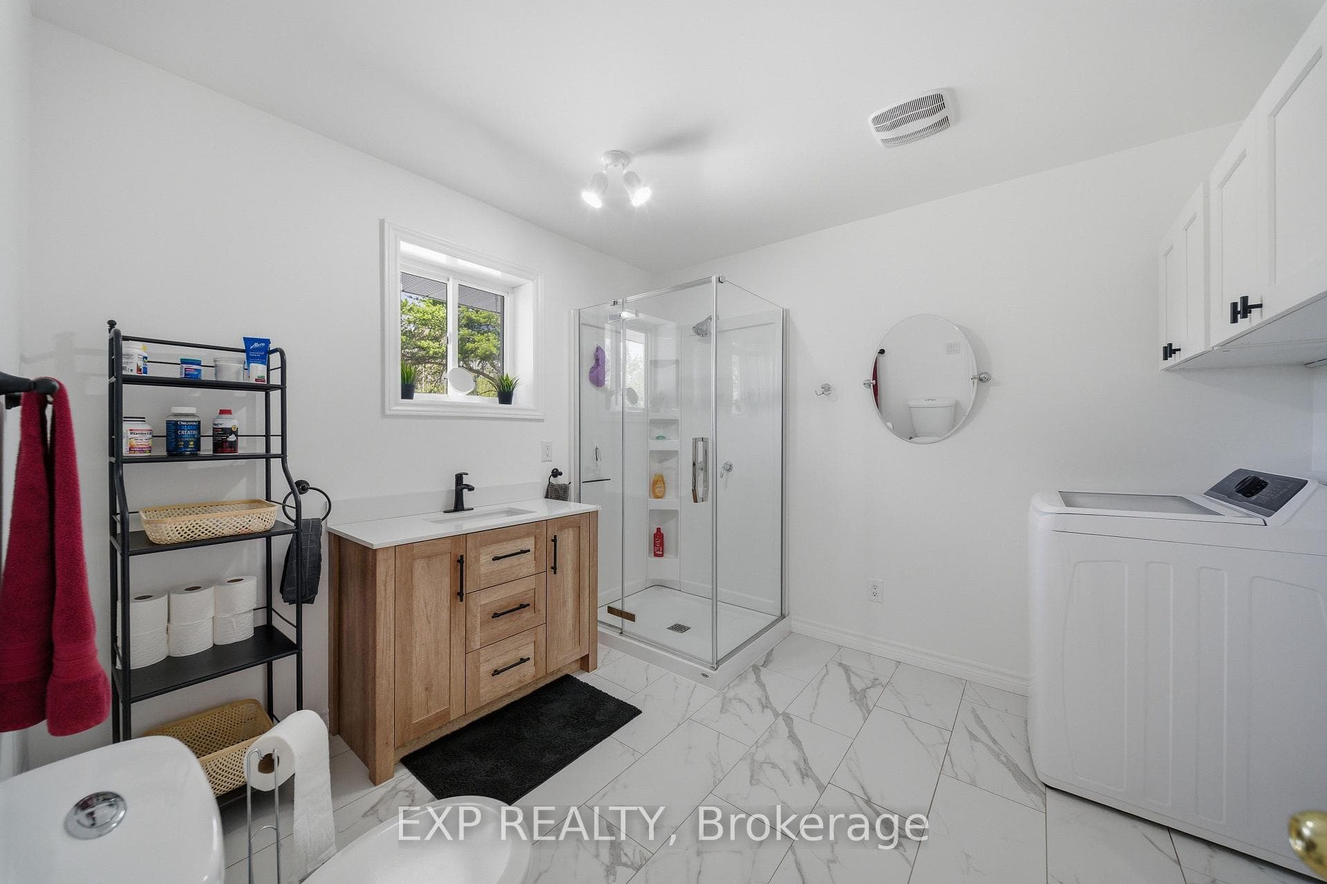 568 LAKE GEORGE Road photo 22