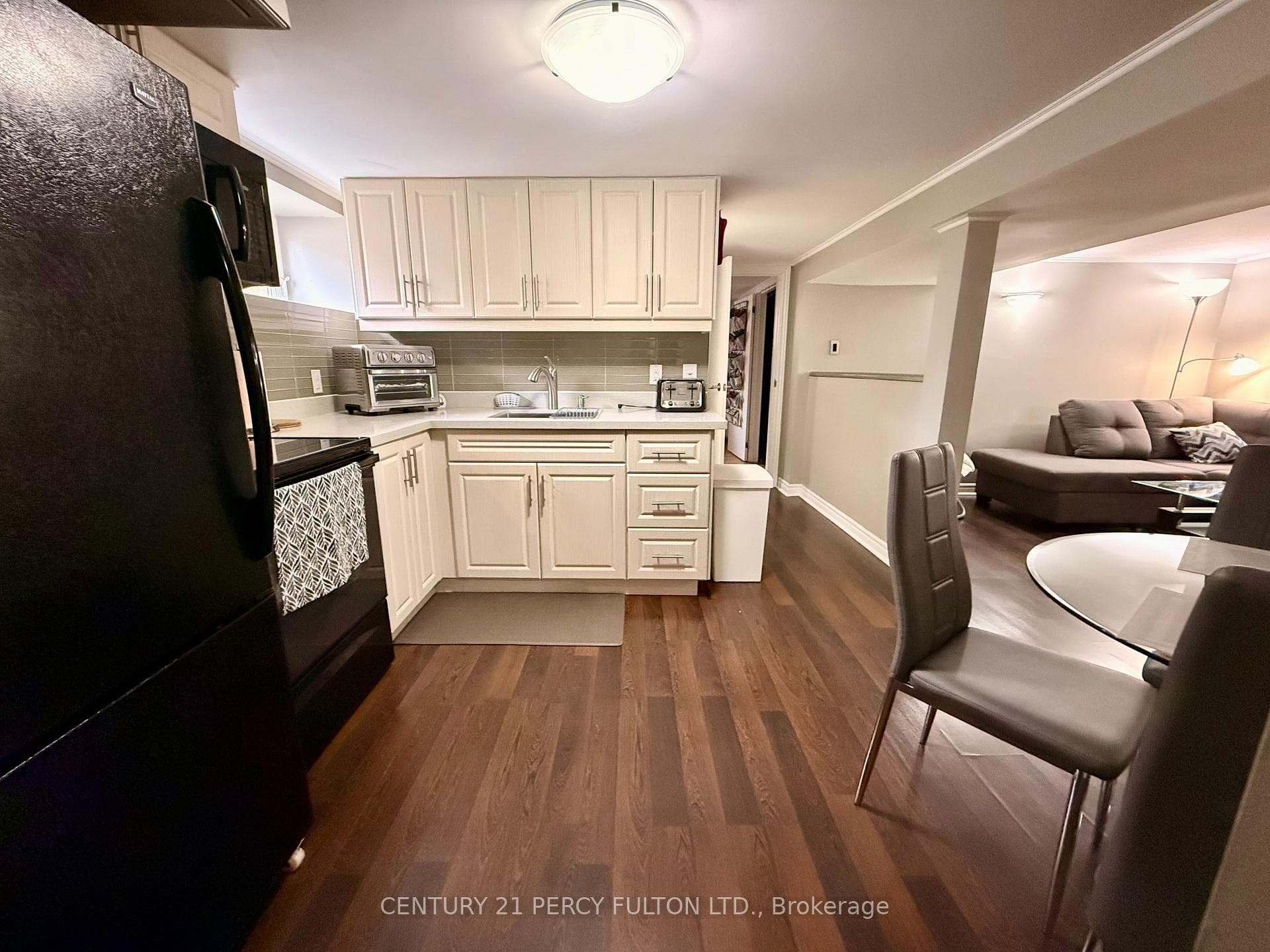 17 Maywood Park photo 2