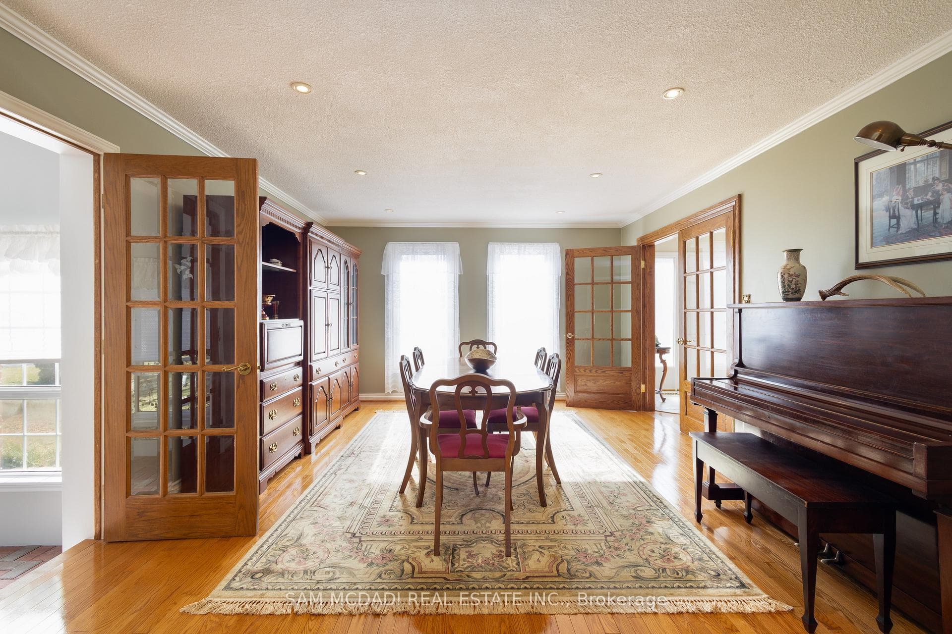 8 Huttonville Drive photo 17