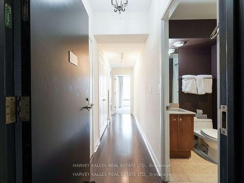 18 Yorkville Avenue Unit 1305 photo 6