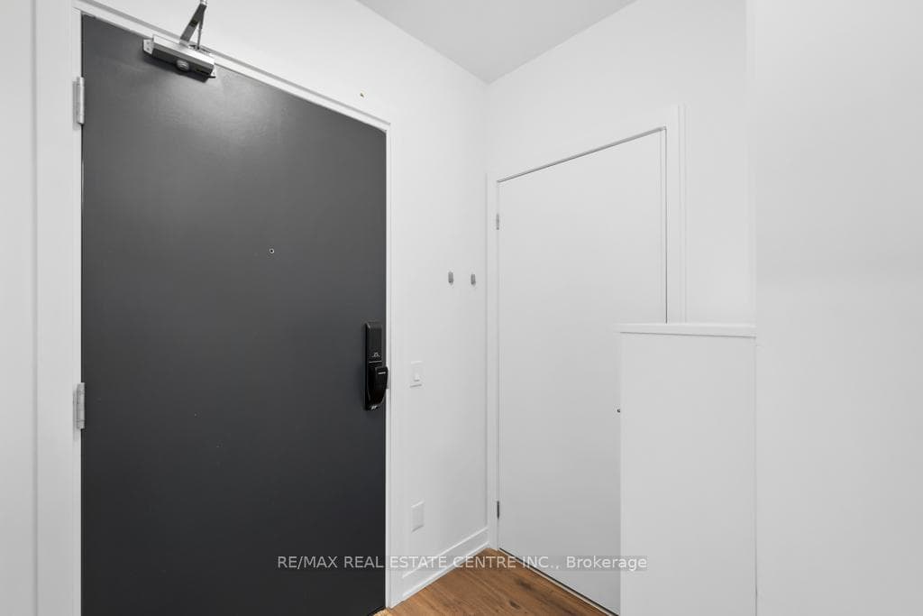 405 Dundas Street Unit 507 photo 3