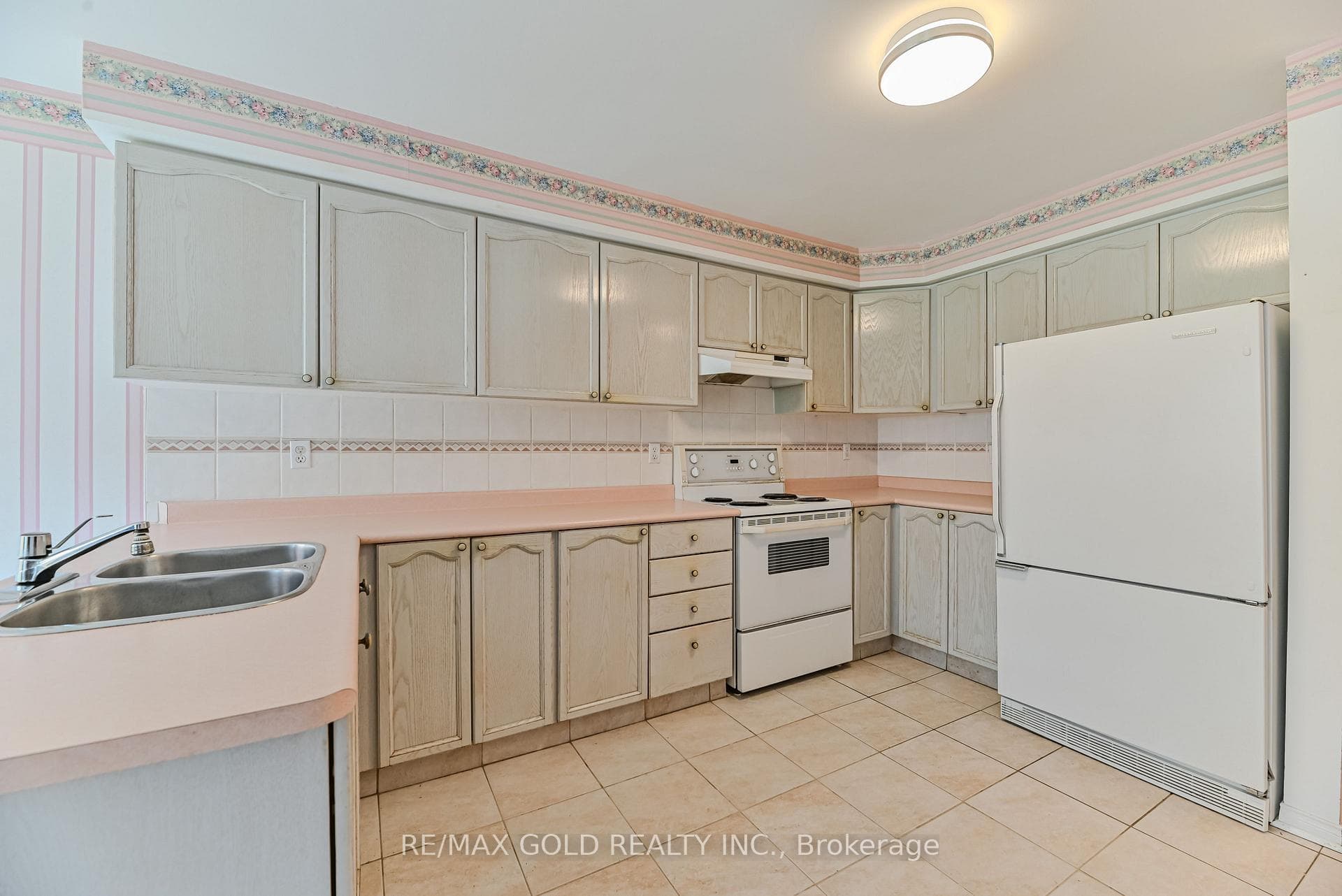27 Bighorn Crescent photo 12