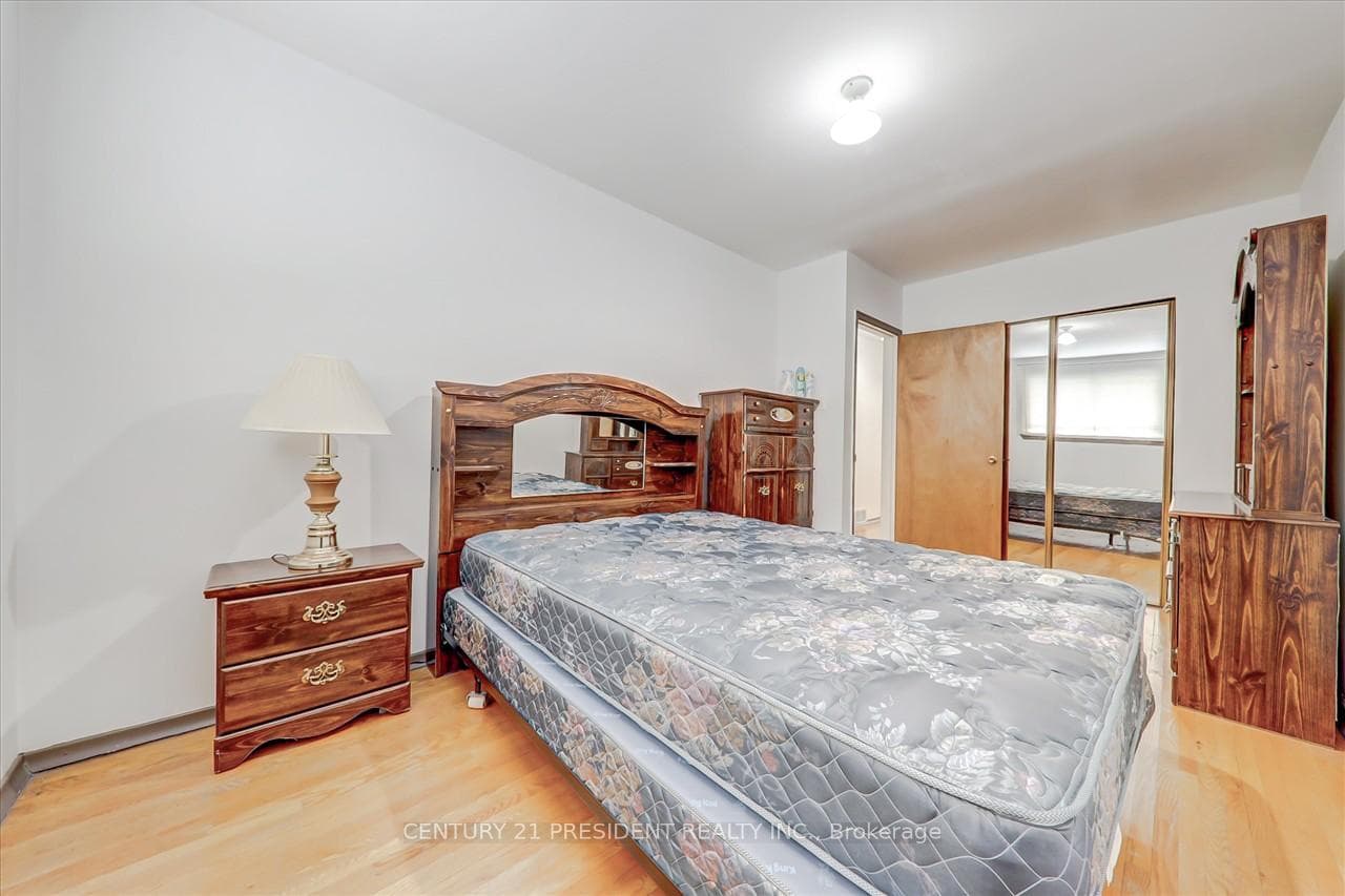 115 Marbury Crescent photo 16