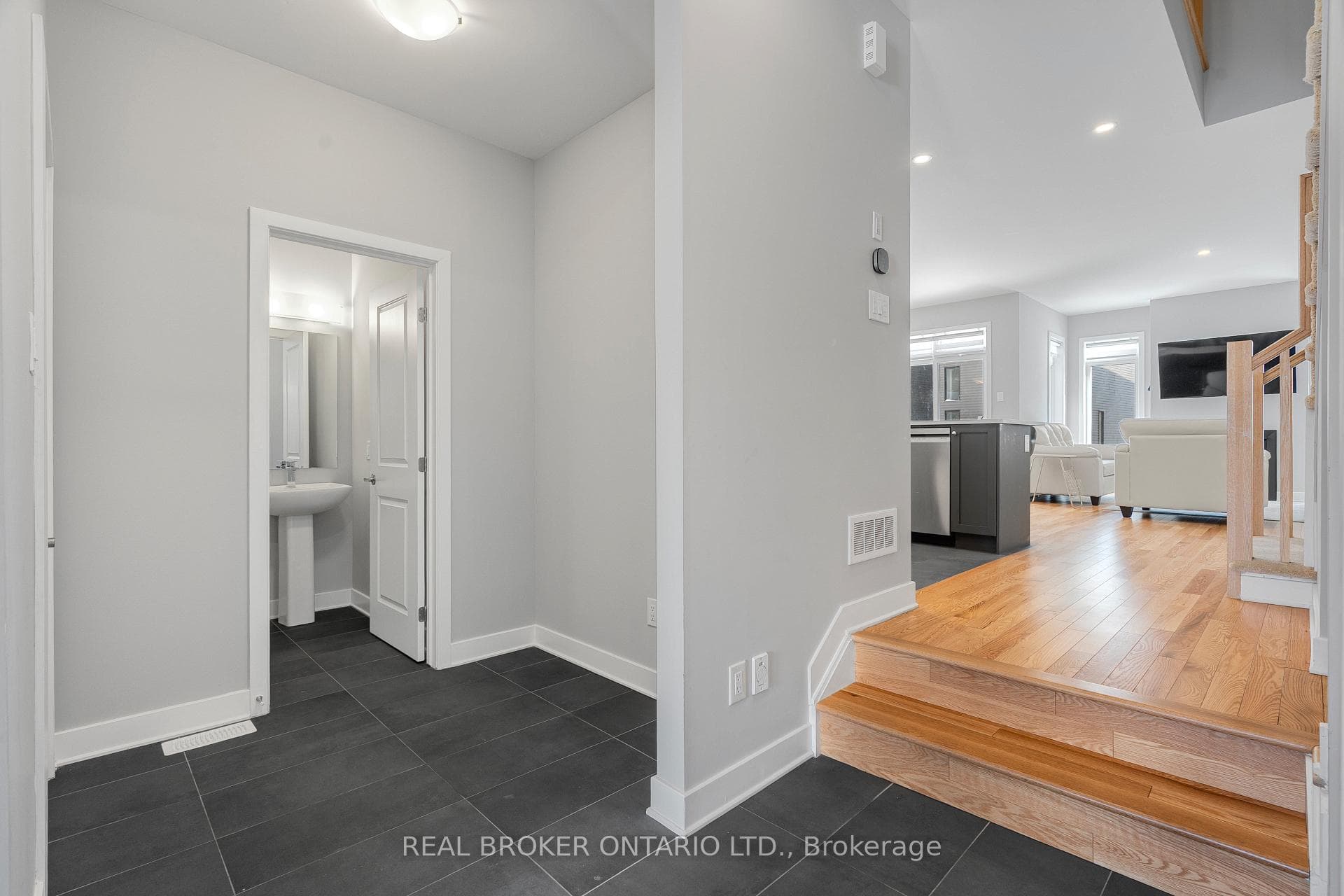143 Bristol Crescent photo 20