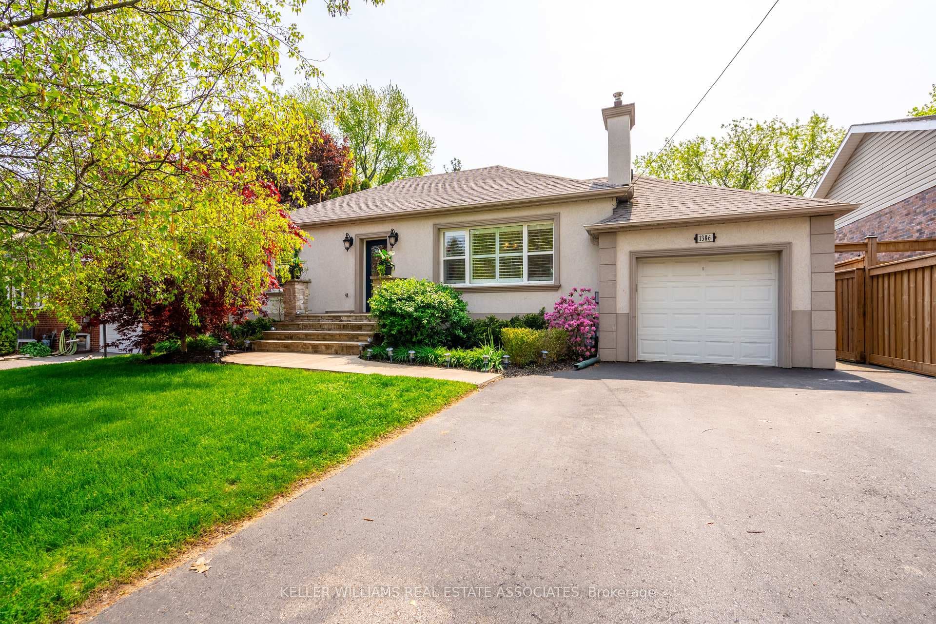 1386 Applewood Road photo 1