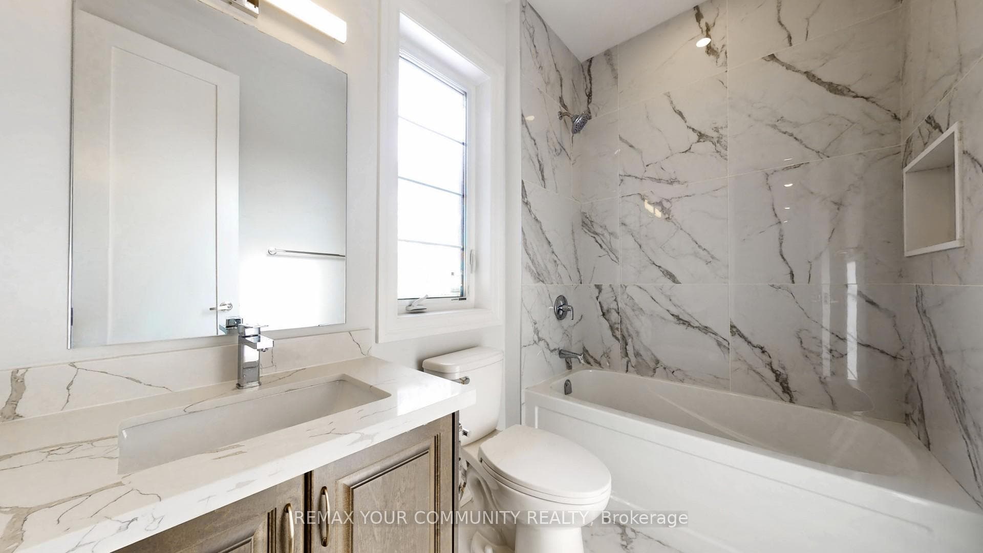 353 Somme Street photo 25