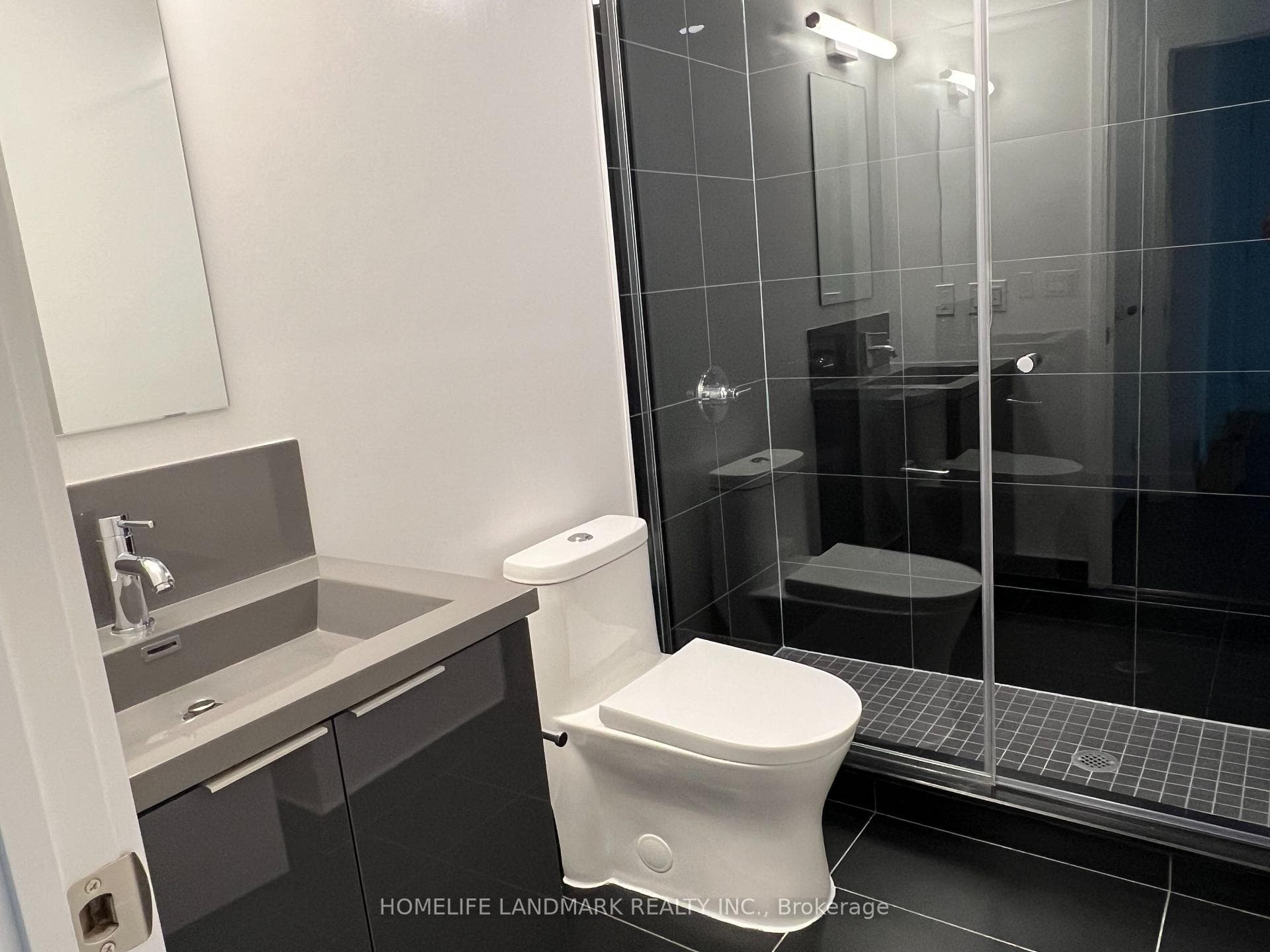 238 Simcoe Street Unit 1604 photo 10