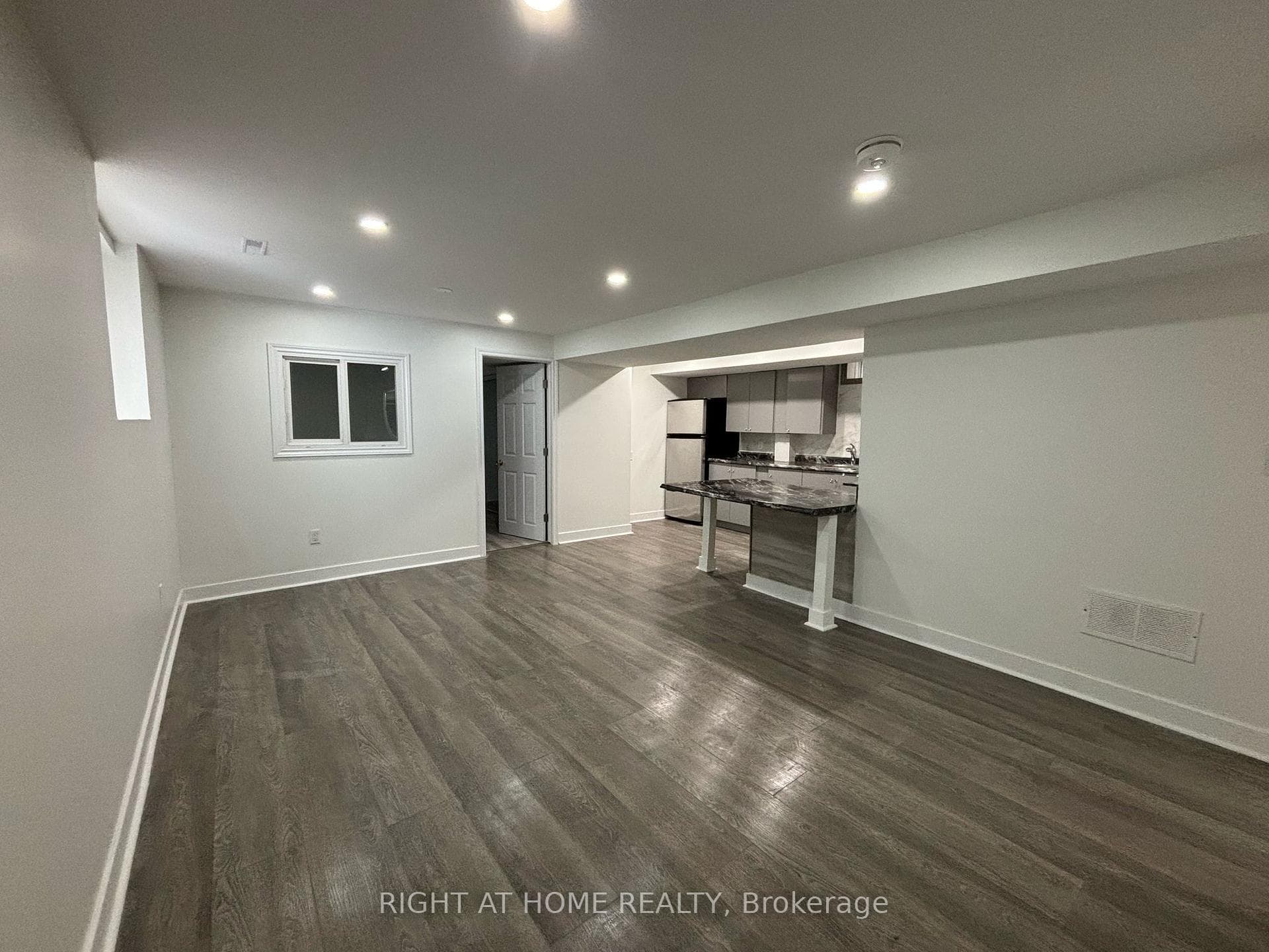 65 Mildenhall Place Unit Lower photo 1