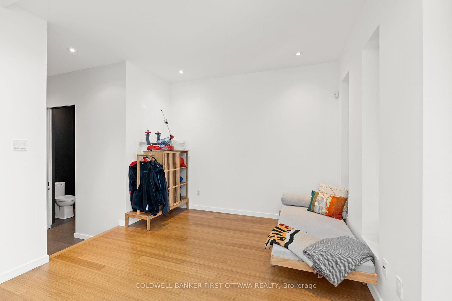 80 HOLLAND Avenue photo 27
