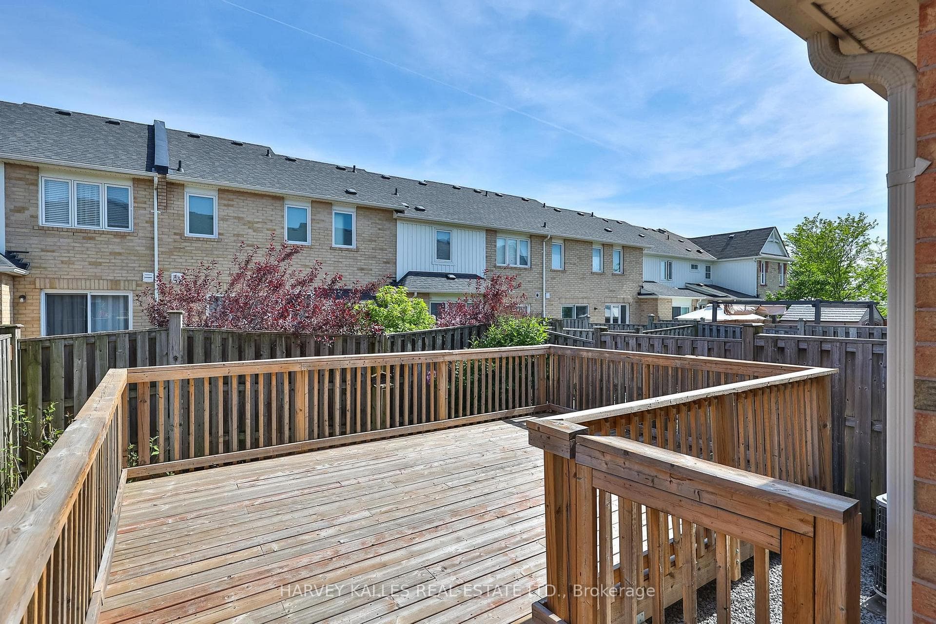 10 Dougherty Crescent photo 21
