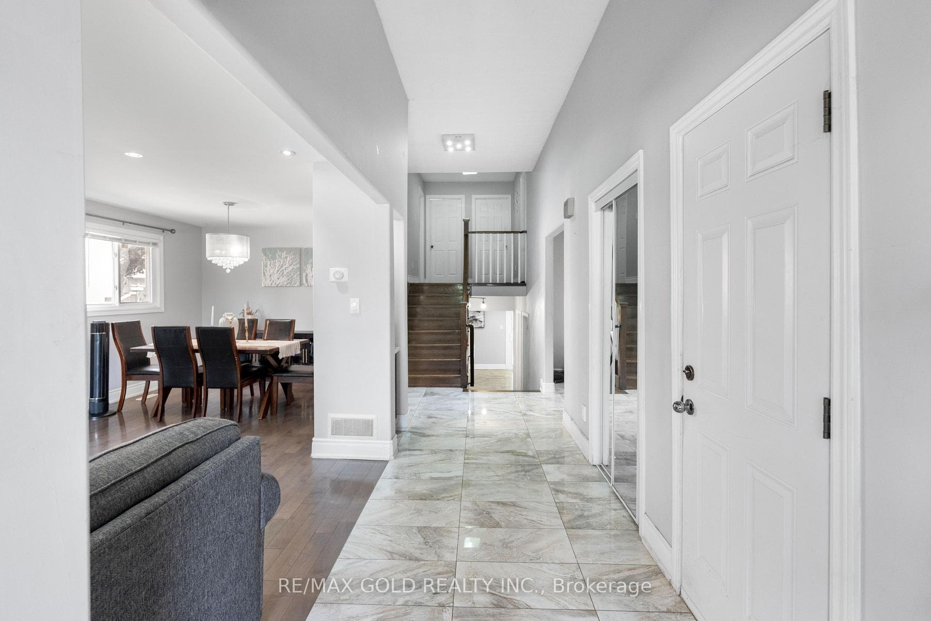 48 Maidstone Crescent photo 6