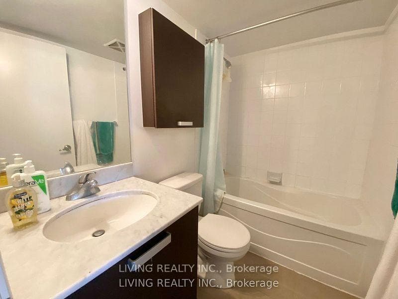 37 Grosvenor Street Unit 1608 photo 8