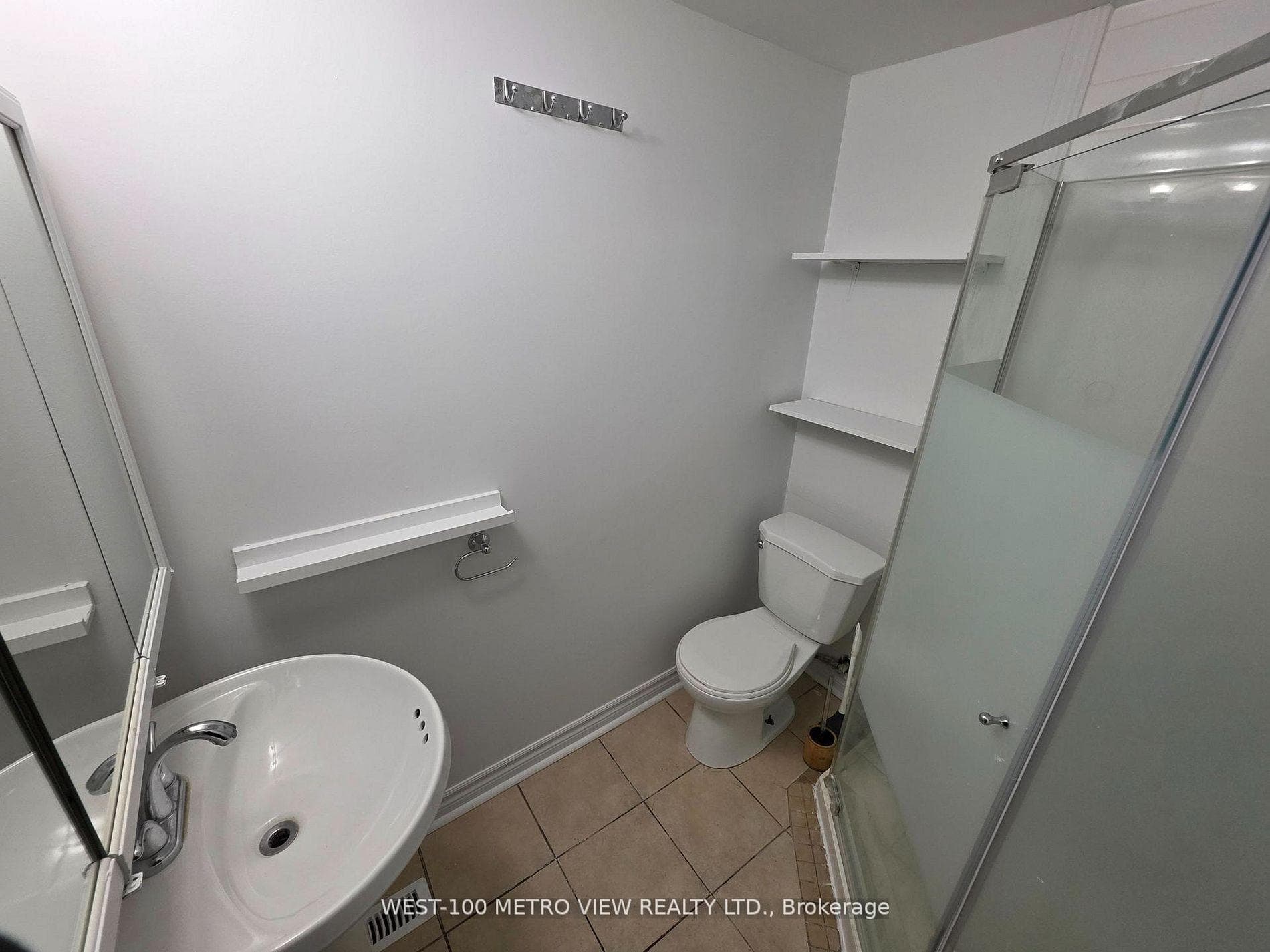 1075 Dufferin Street photo 8