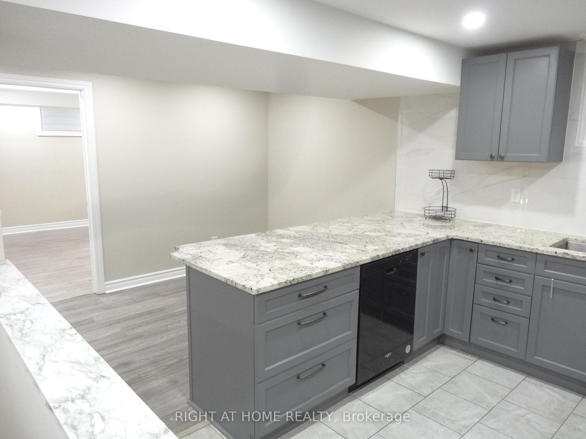 Kitchen Granite Counter & Dining Area
