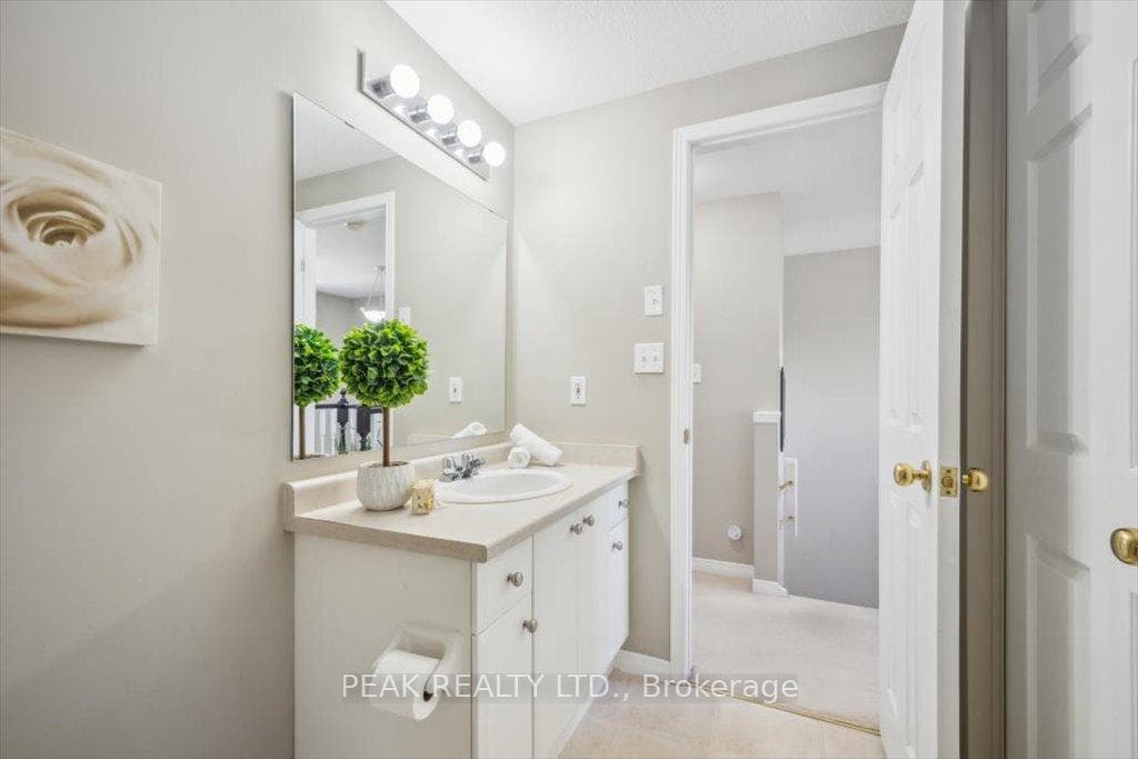 88 Foxglove Crescent photo 29