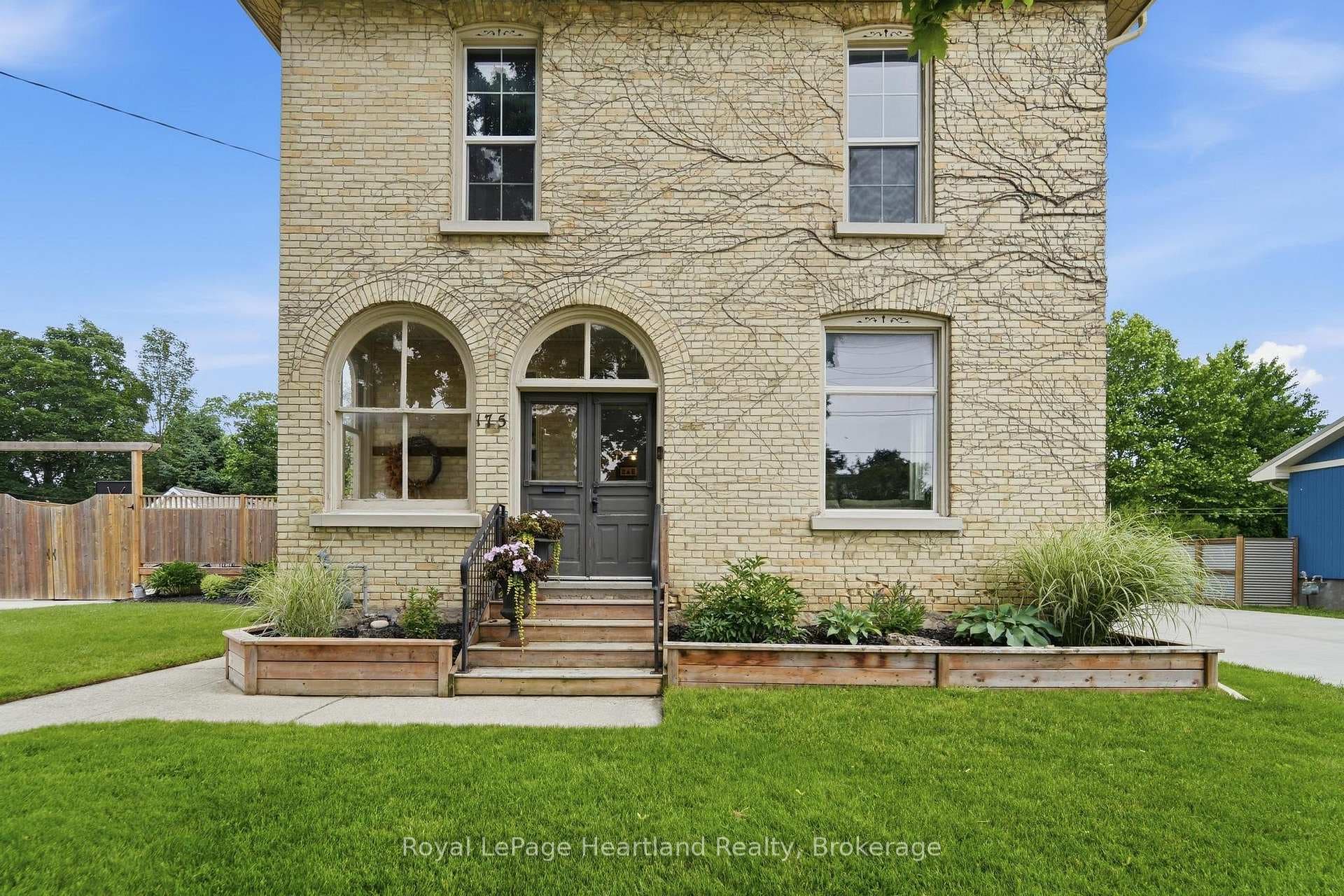 175 St David Street photo 3