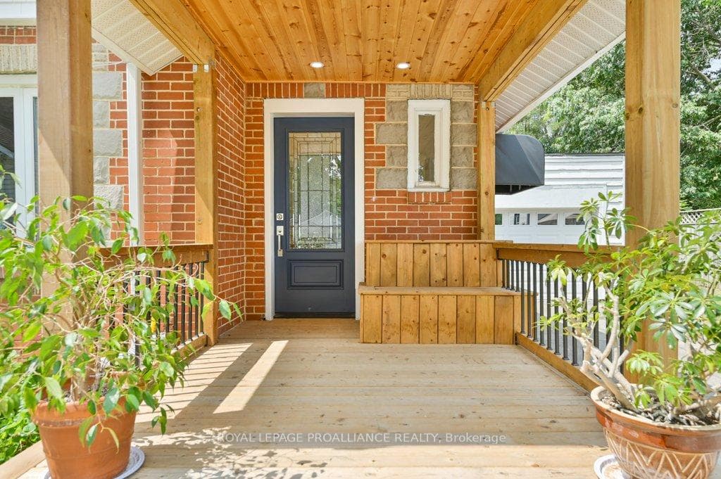300 Dufferin Avenue photo 7