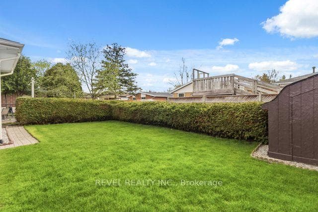 14 Masefield Crescent photo 36