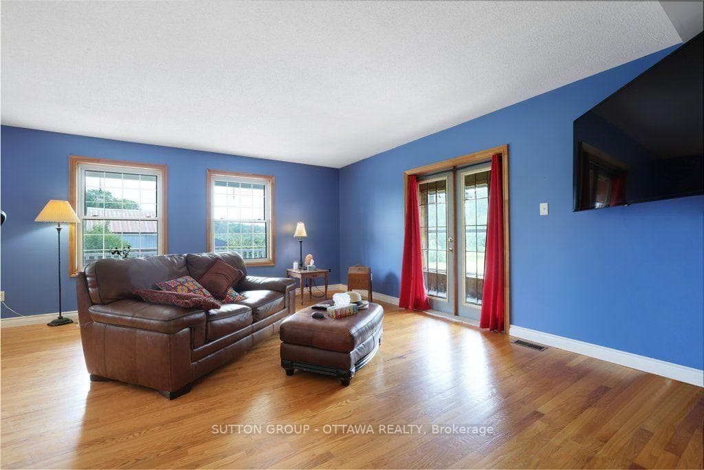 595 Holbrook Road photo 7