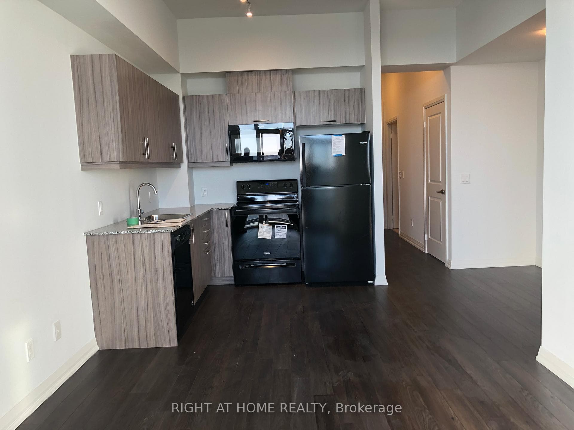 30 Meadowglen Place Unit 2708 photo 9