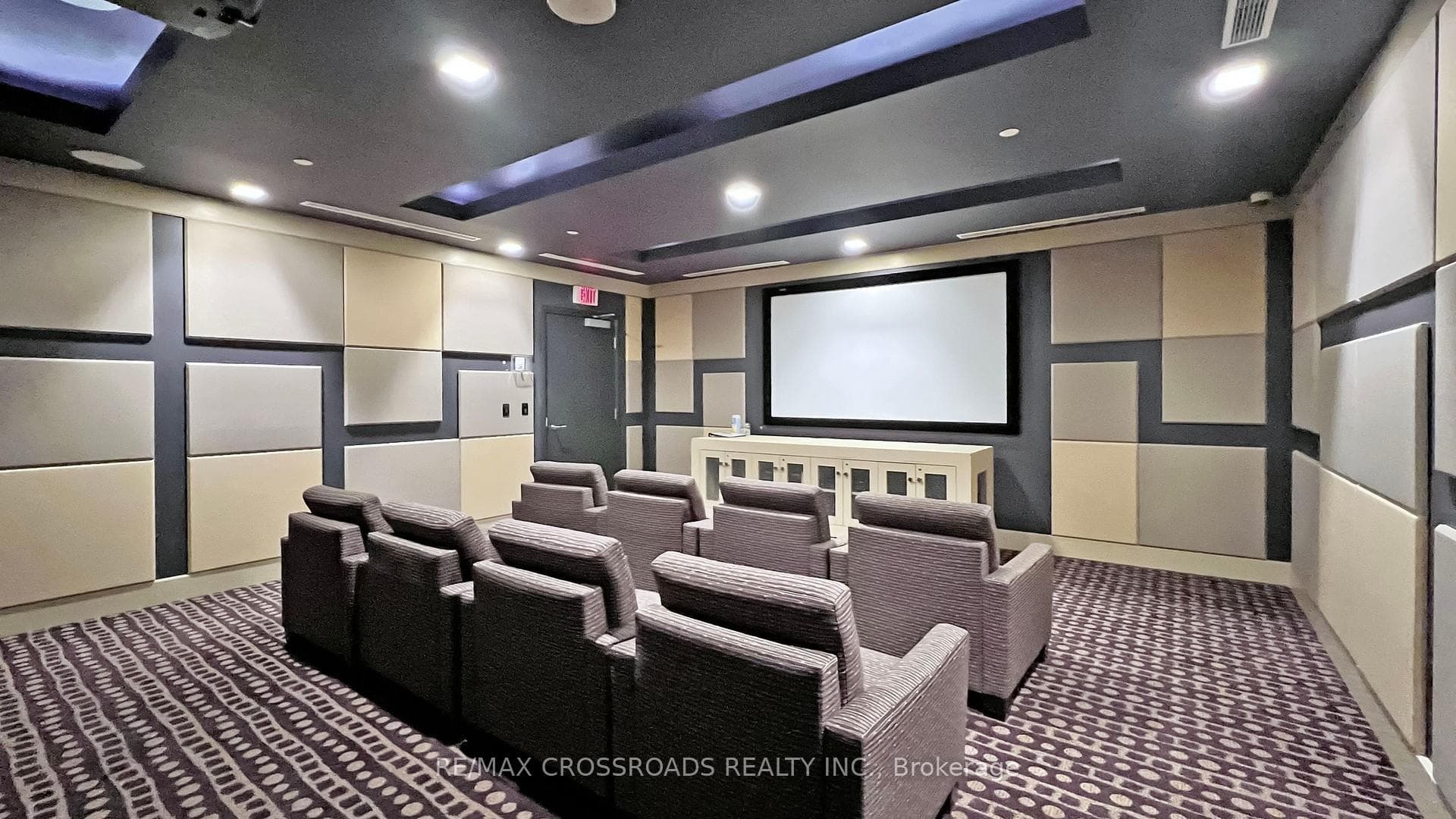 Multi seat theatre