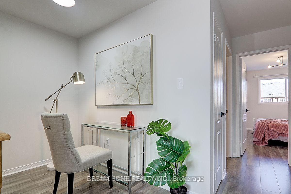 804 Castlemore Avenue photo 22