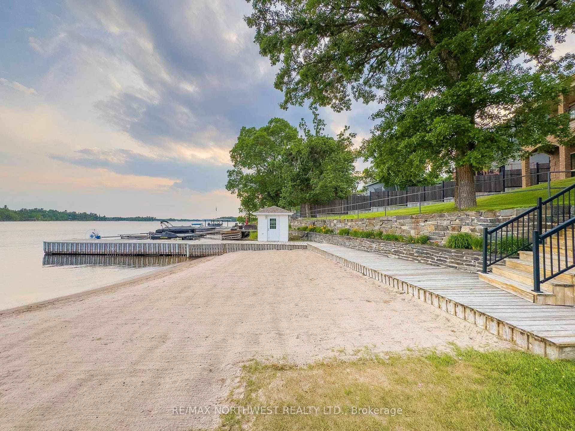 110 Lakeside Crescent photo 47