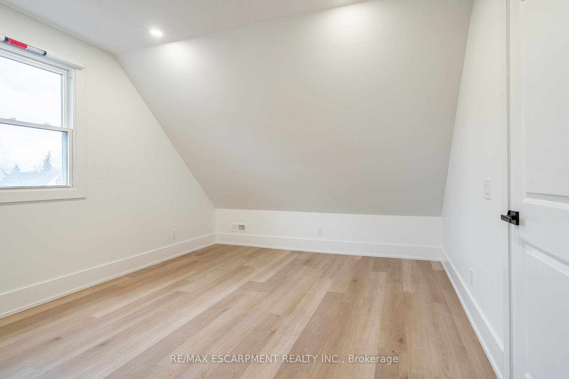 204 Balsam Avenue photo 33