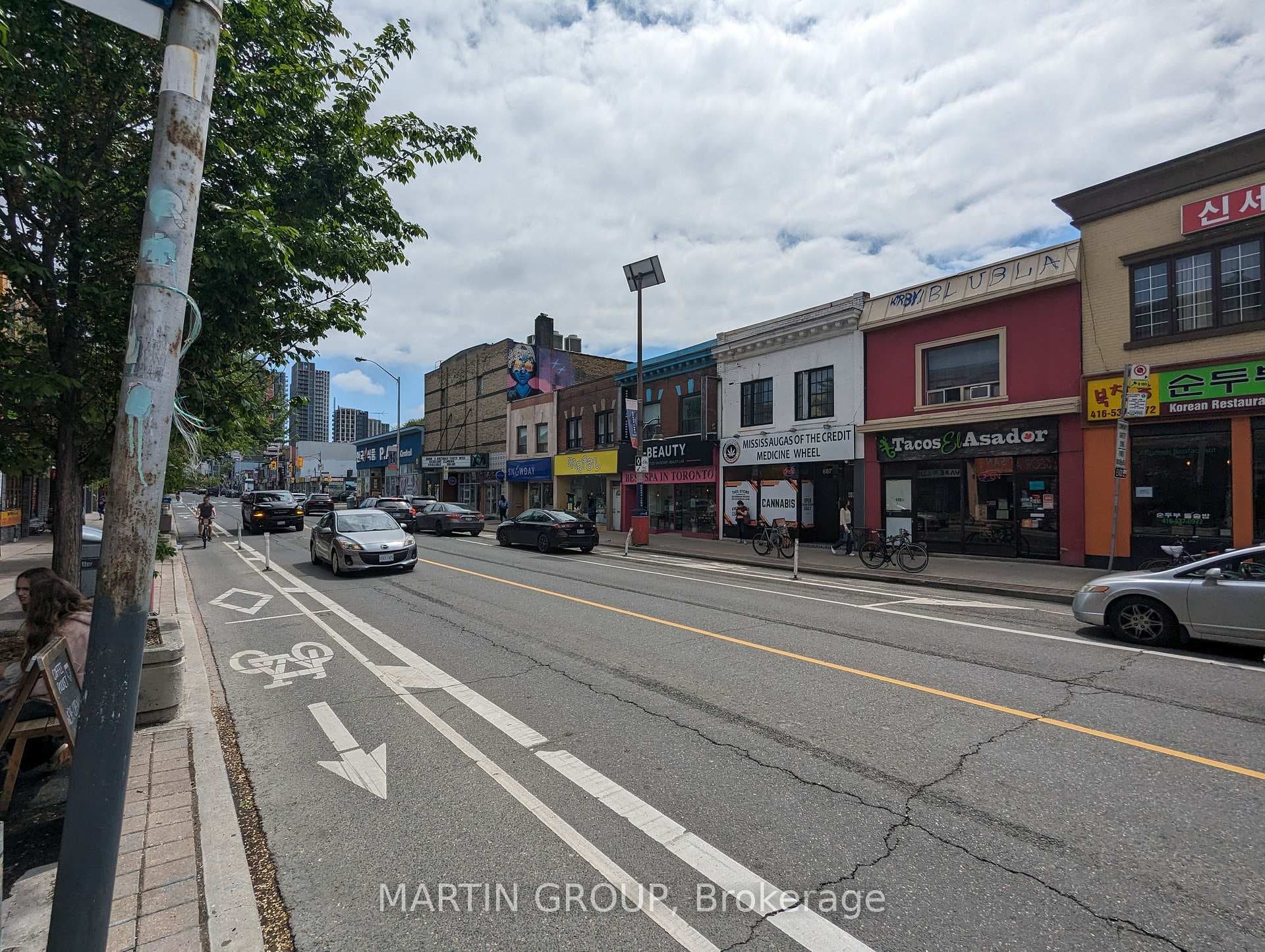 401 Clinton Street photo 37