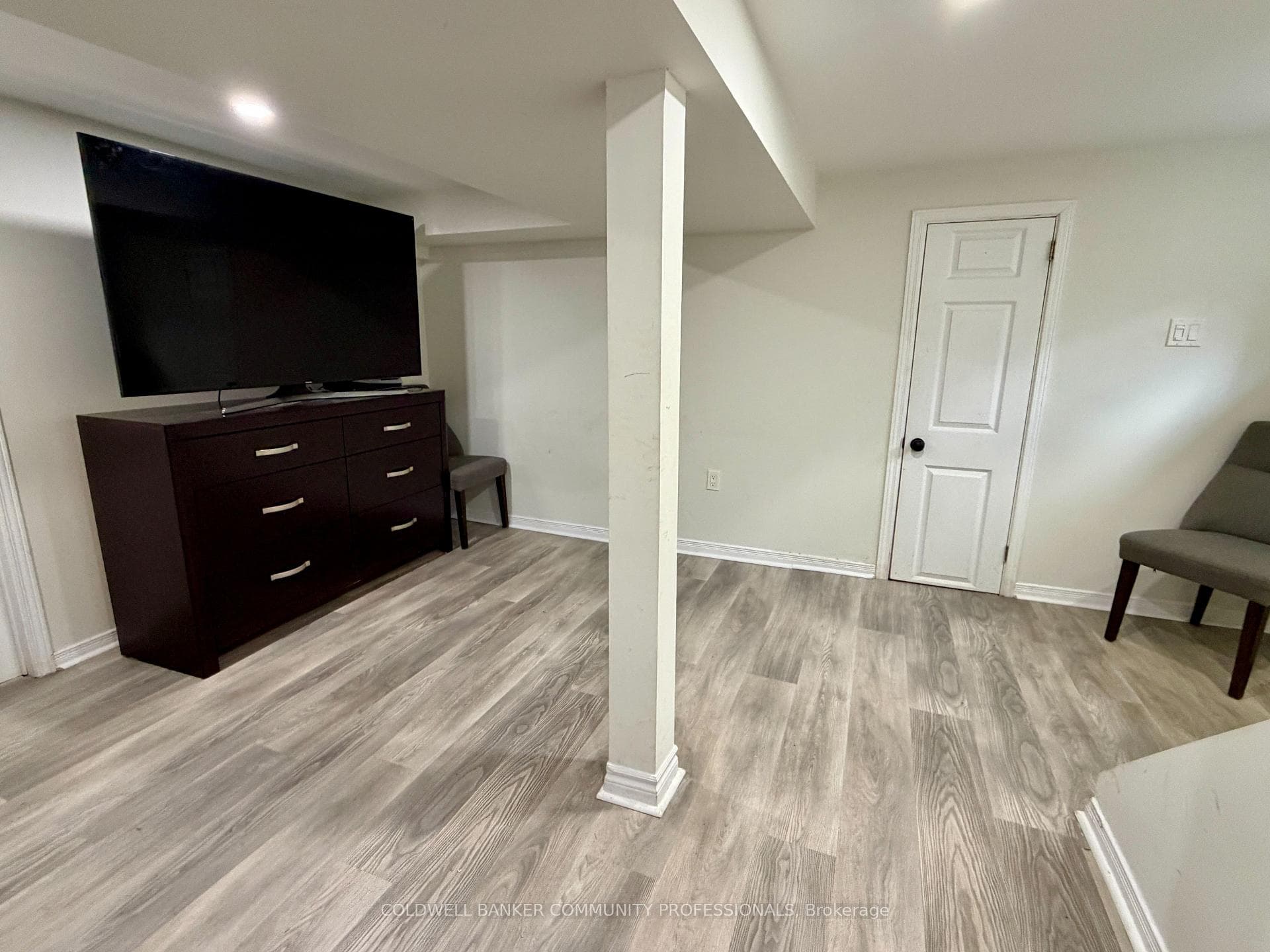 94 Howard Avenue photo 16
