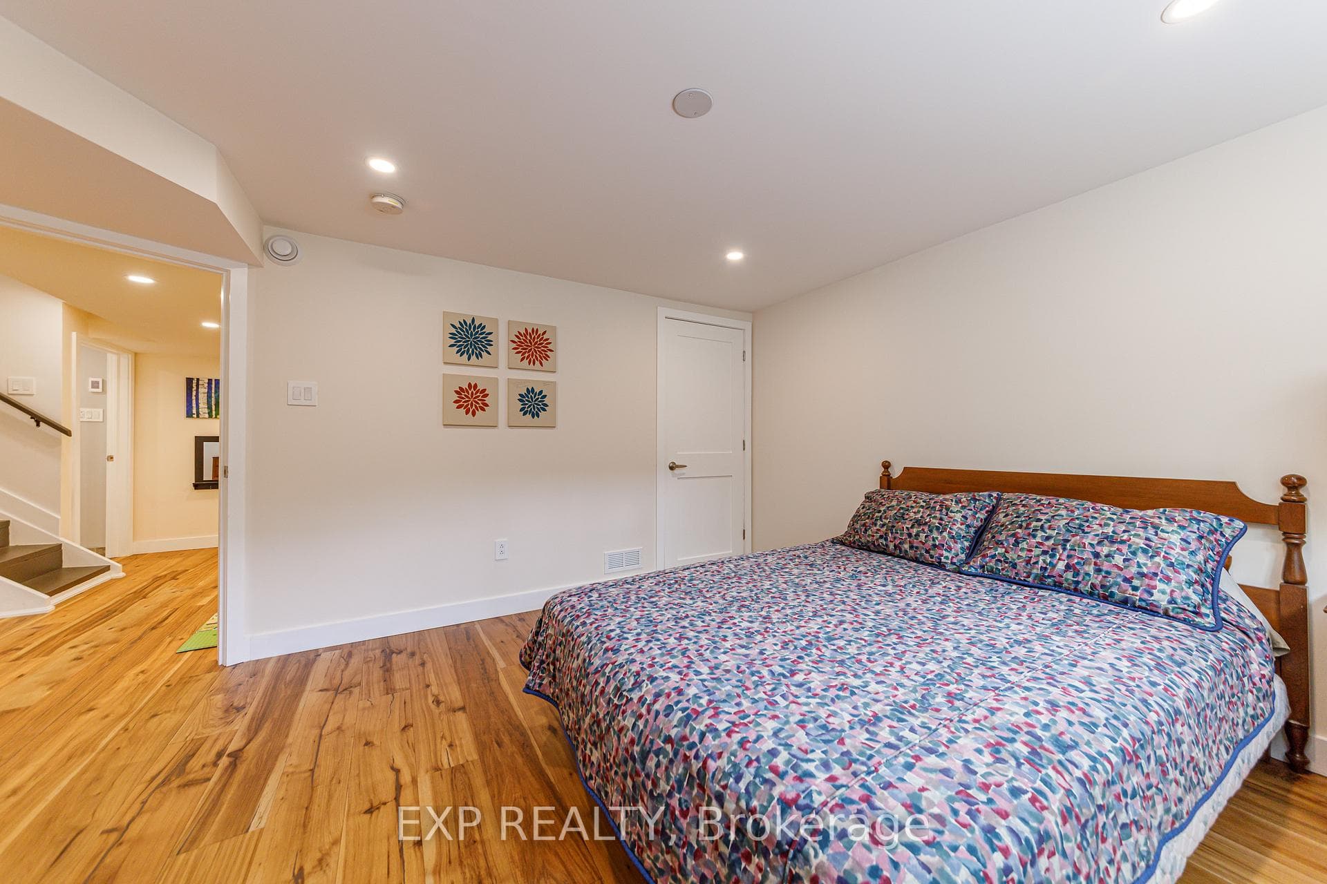 1642 Valmarie Avenue photo 25