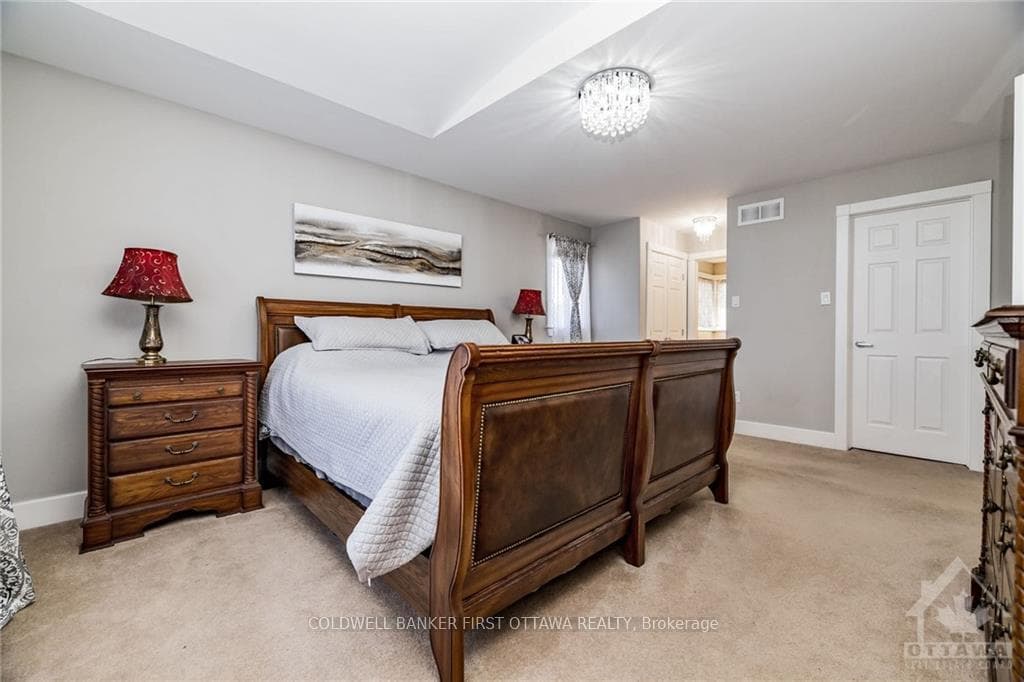 170 BONNYLEY Crescent photo 16