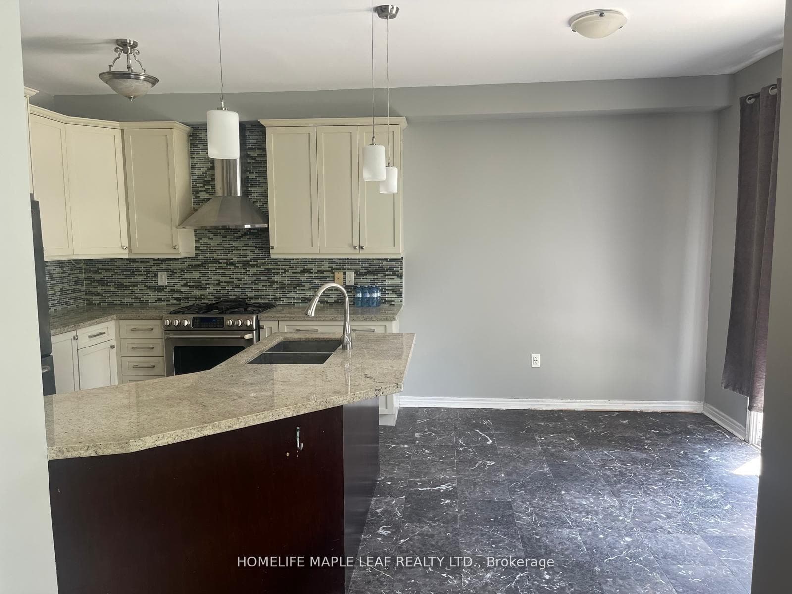 51 Redfinch Crescent photo 2