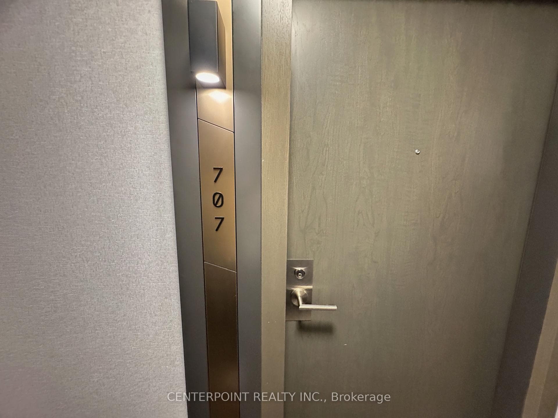 50 McCaul Street Unit 707 photo 4