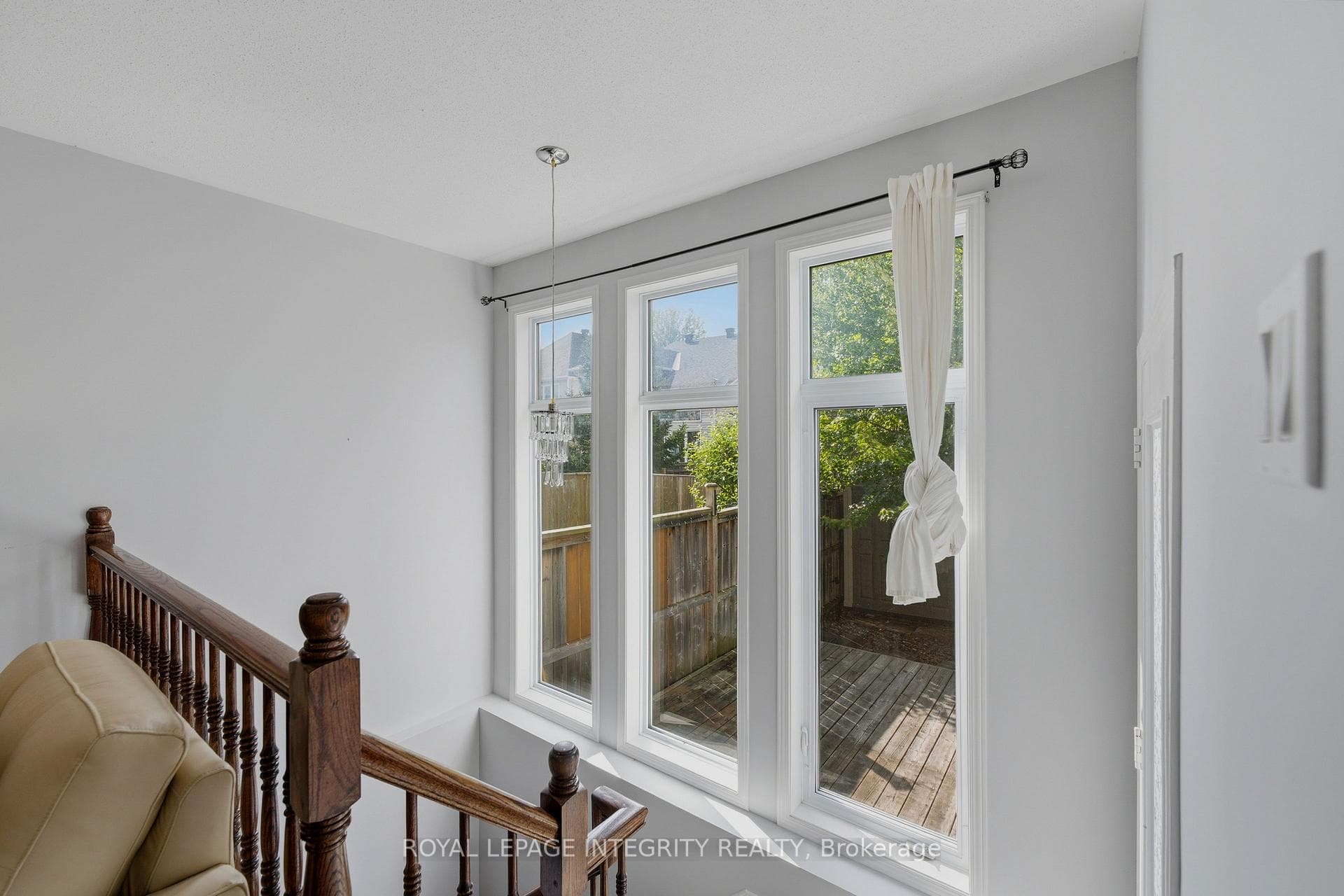 160 DEERCROFT Avenue photo 27