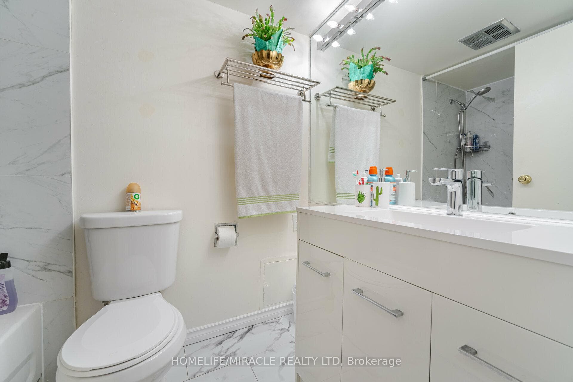 234 Albion Road Unit 606 photo 25