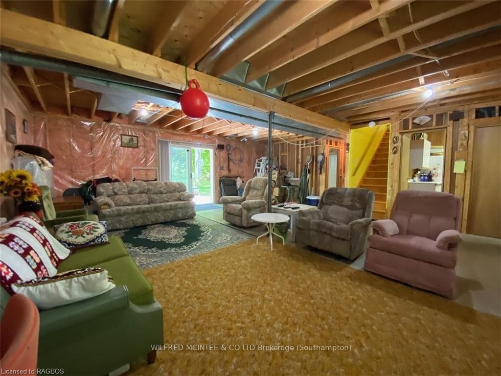 148 THOMPSON Avenue photo 28