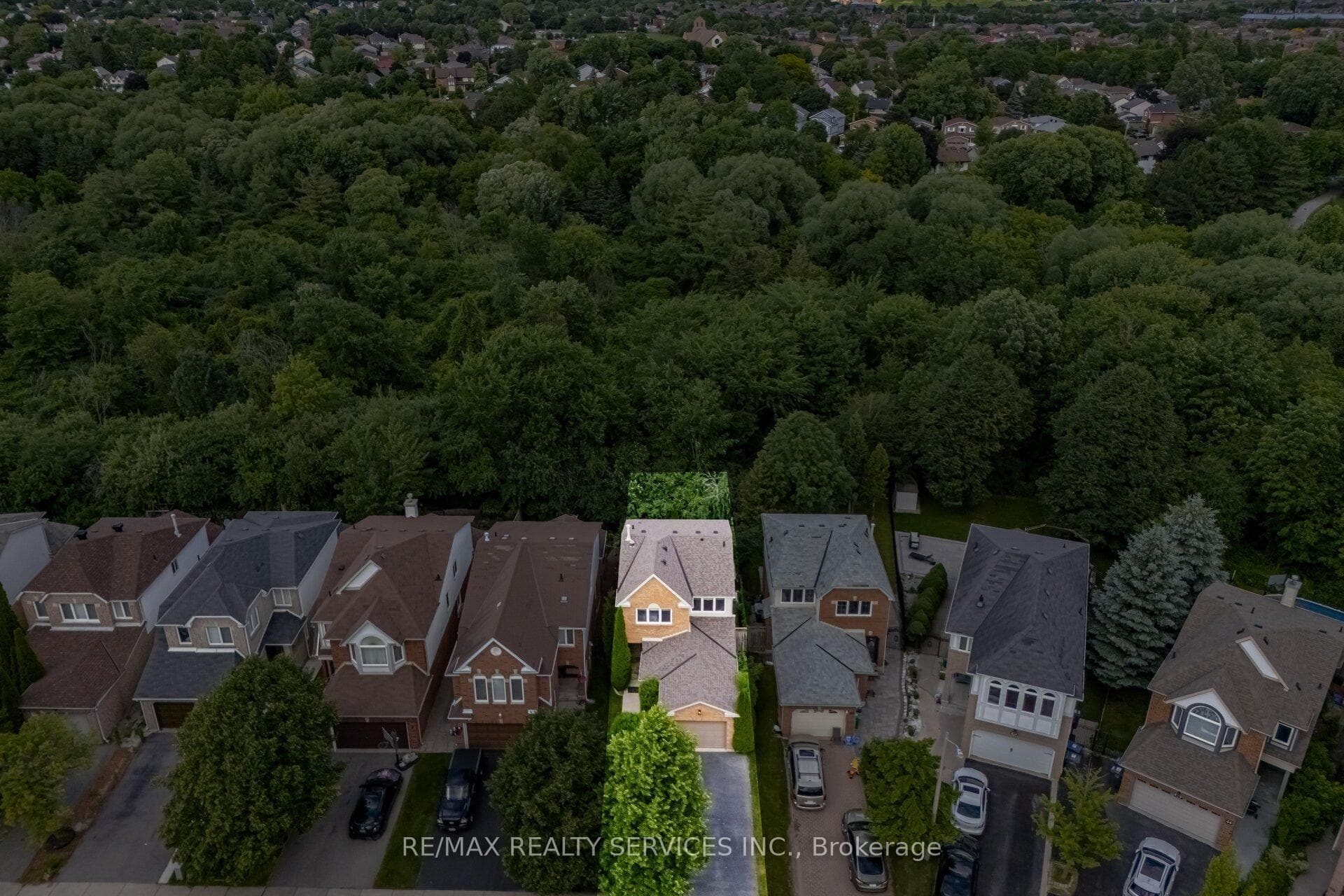 38 Furrows End photo 42