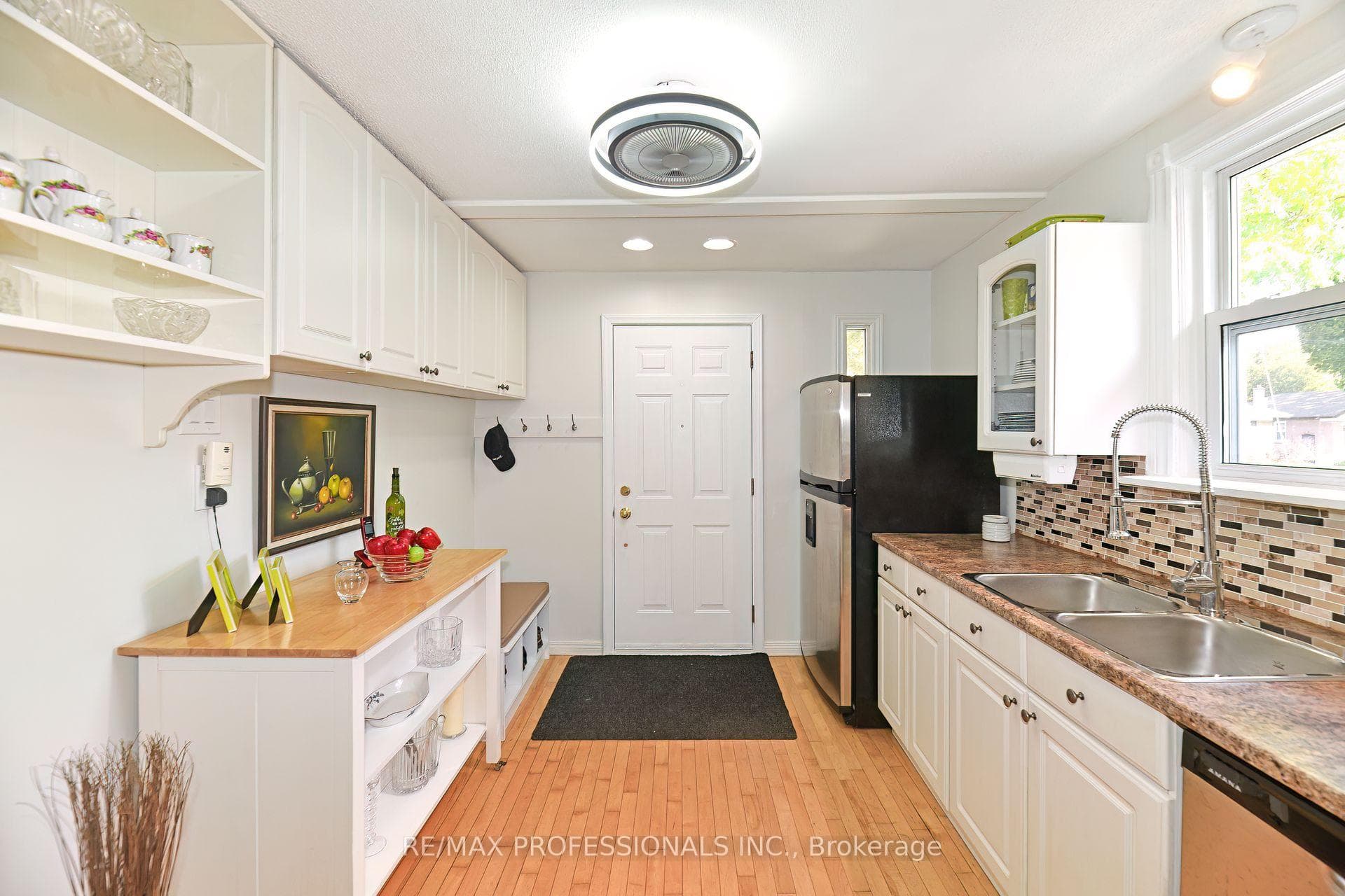 99 Burlingame Road photo 9