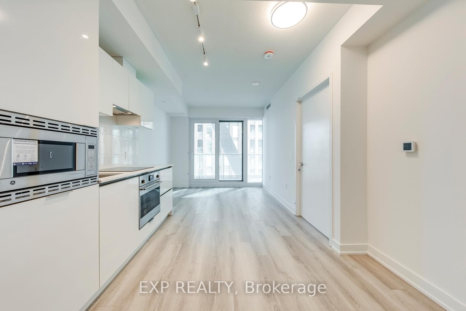 230 Simcoe Street Unit 3221 photo 3