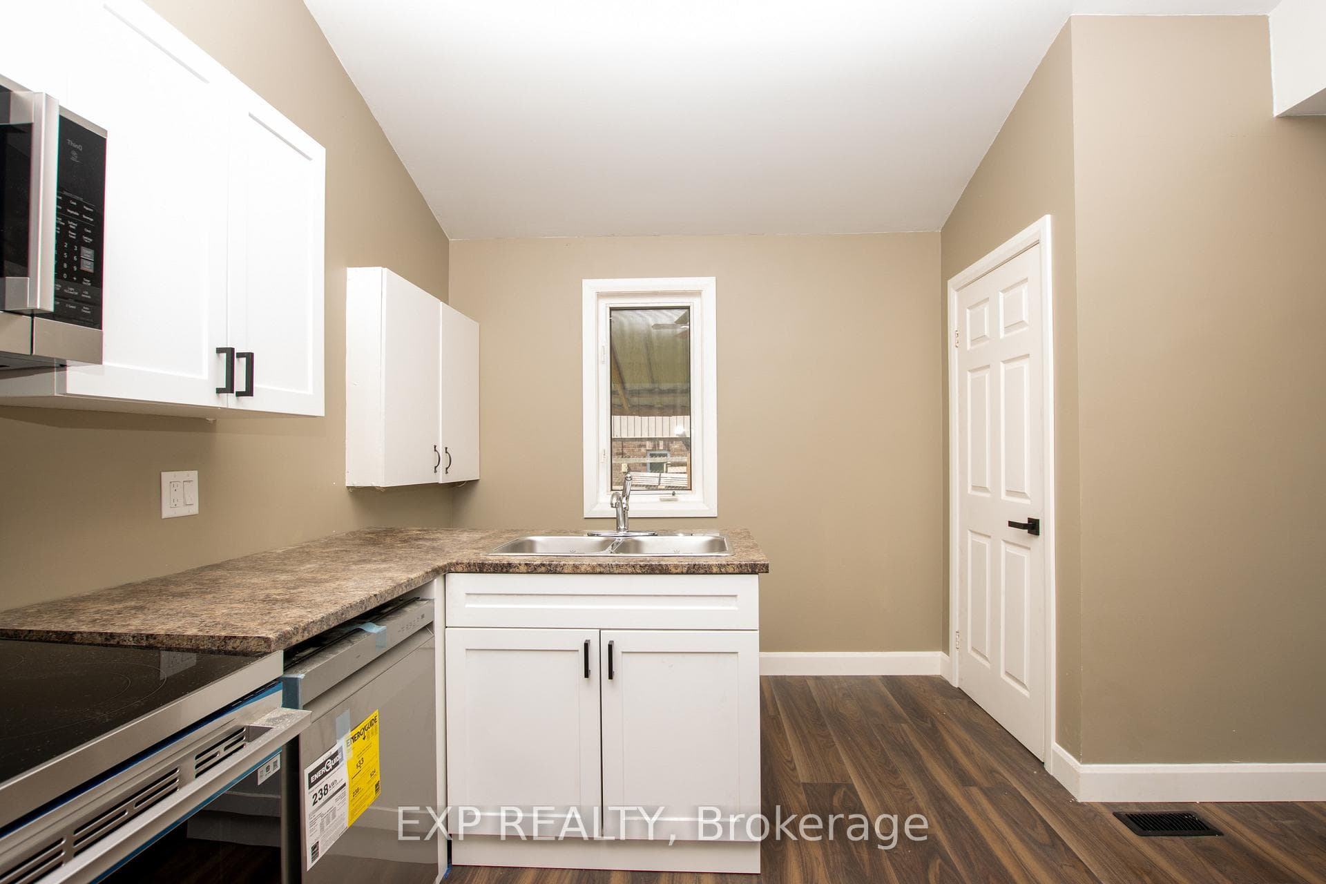 190 MUNROE Street photo 7