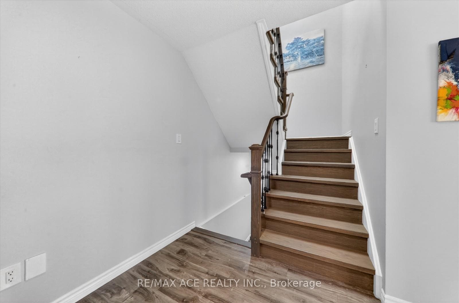 56 Unsworth Crescent photo 16