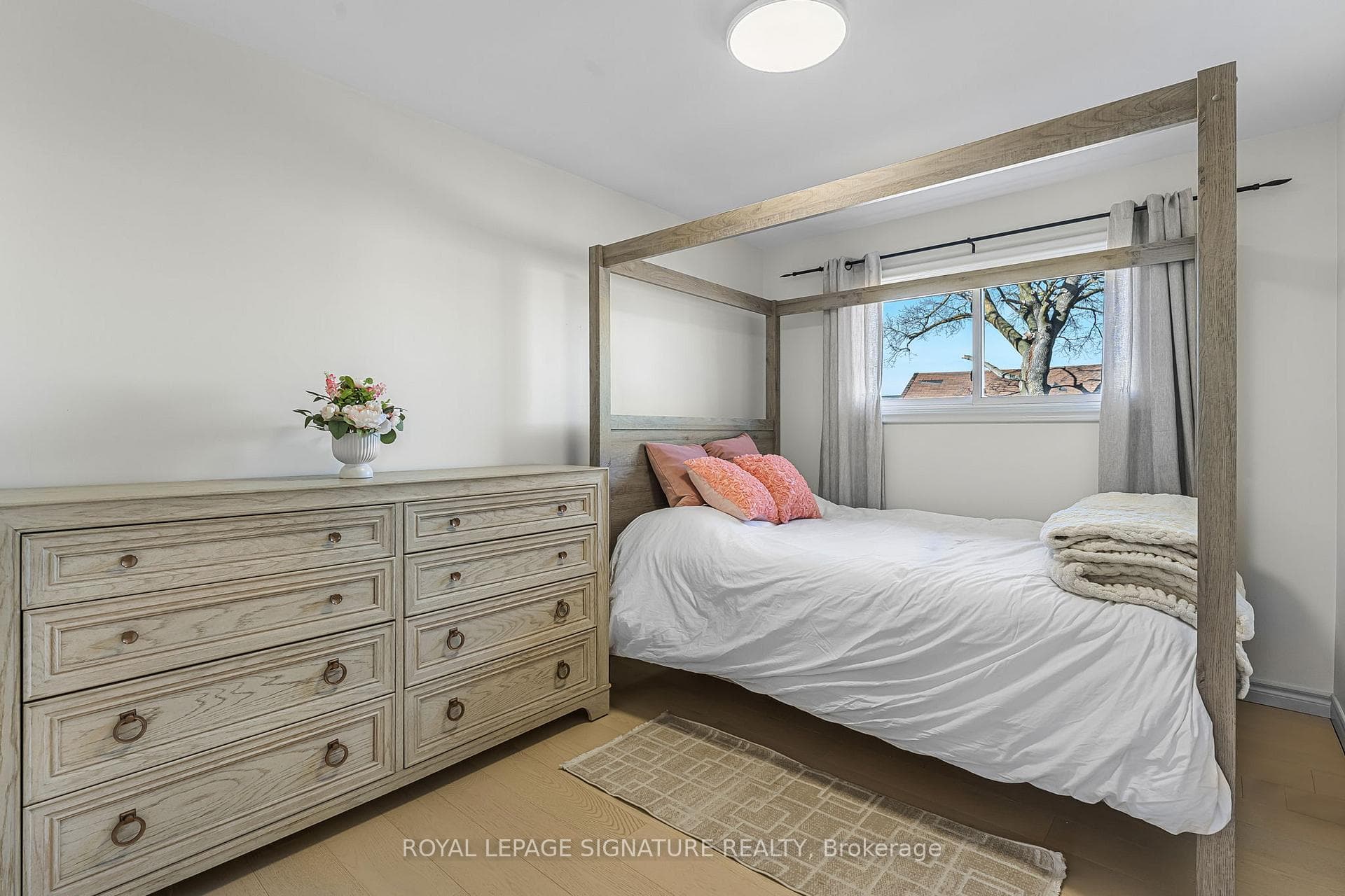 111 Eastchester Avenue Unit Upper photo 21