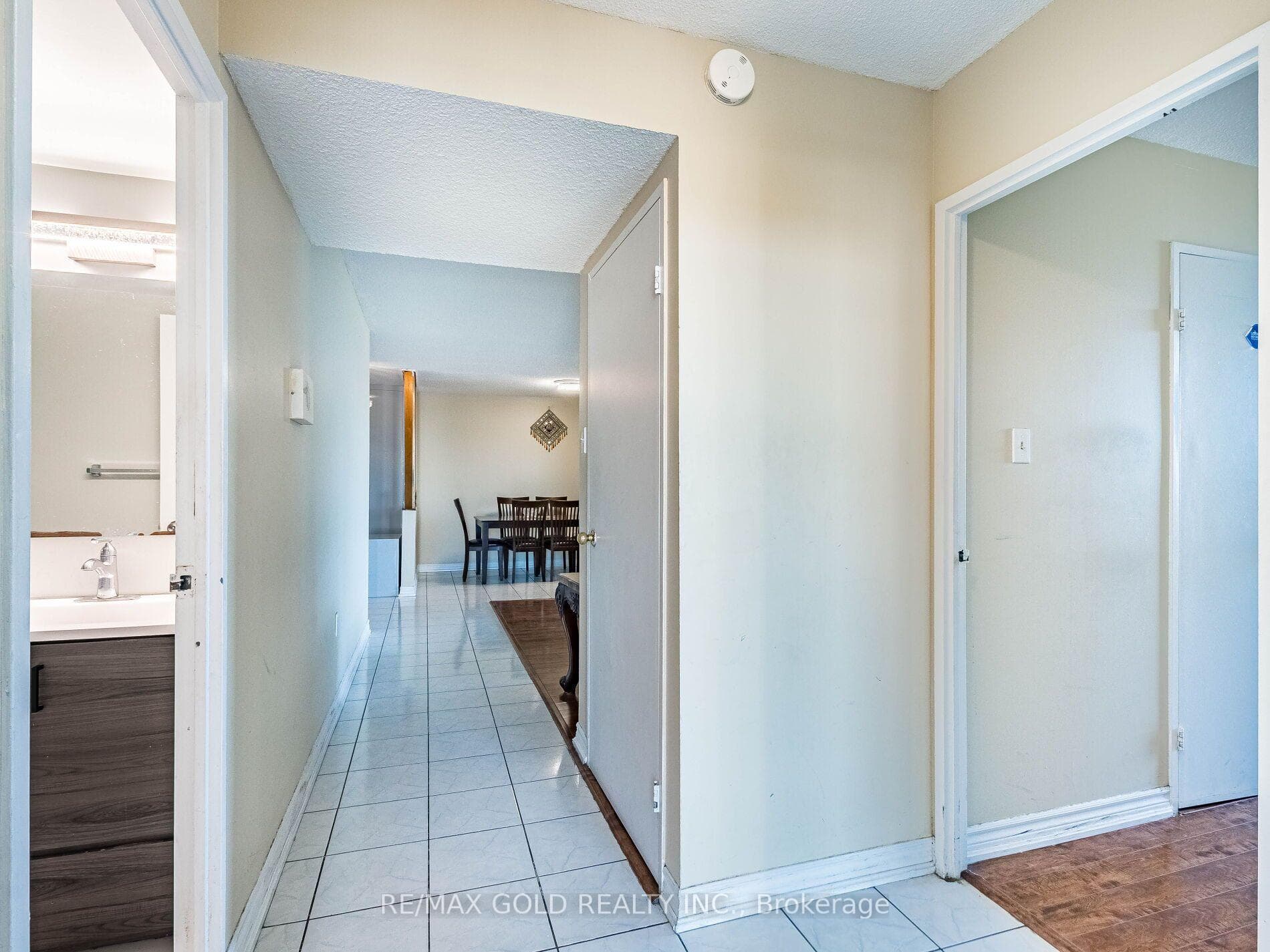 17 Knightsbridge Road Unit 1010 photo 43