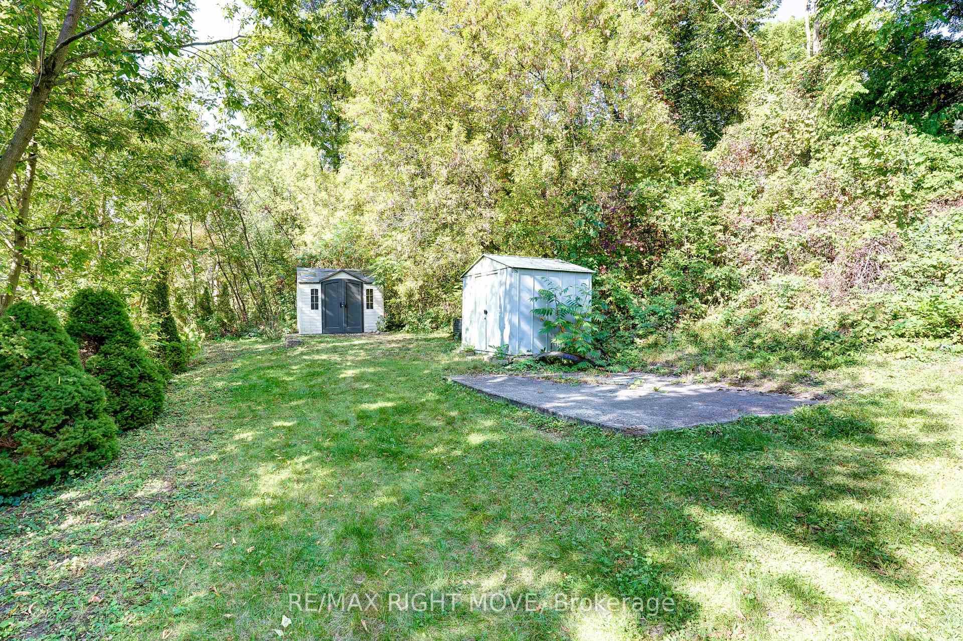 133 Westmount Drive photo 17